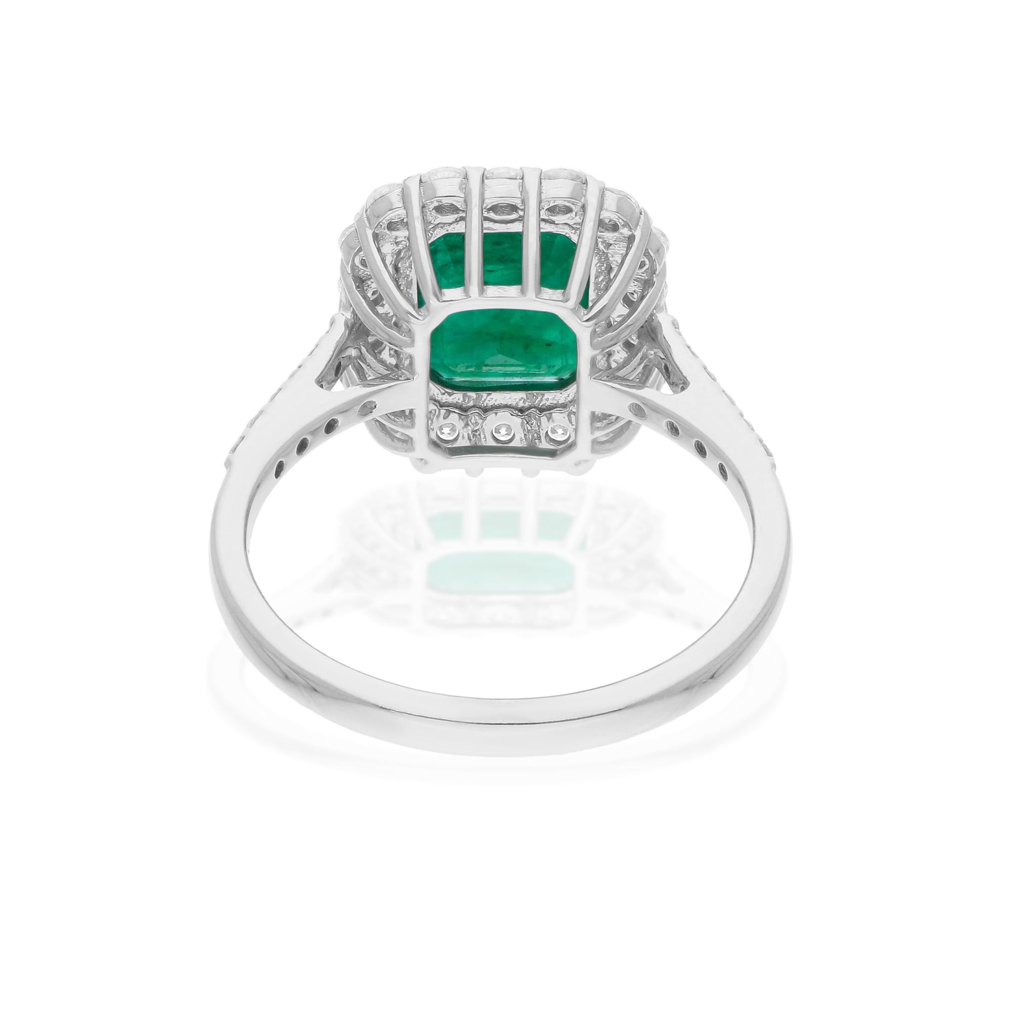 Dieser exquisite Ring aus 14-karätigem Gold ist mit einem sambischen Smaragd von 2,11 Karat und 0,57 Karat funkelnden Diamanten besetzt.

Der Ring hat die Größe 7 US und kann auf Anfrage größer oder kleiner gemacht werden. FOLLOW SPECTRUM JEWELS