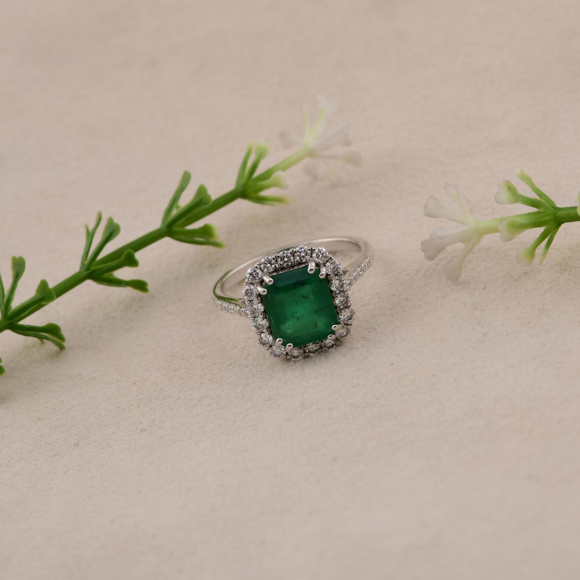2 Karat Smaragd-Ring 0,57 Karat SI Reinheit HI Farbe Diamant 14 Karat Weißgold Damen im Angebot
