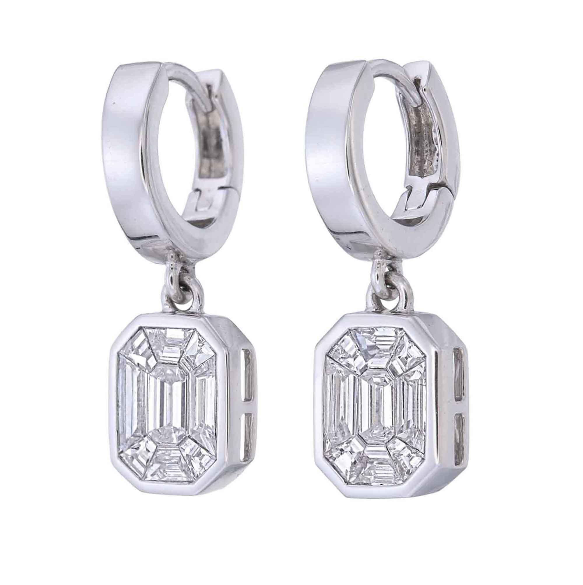 2 carats face up Bague en or ornée d'une émeraude et d'un diamant taillé en forme de piqûre. Neuf - En vente à Khet Bang Rak, Krung Thep Maha Nakhon