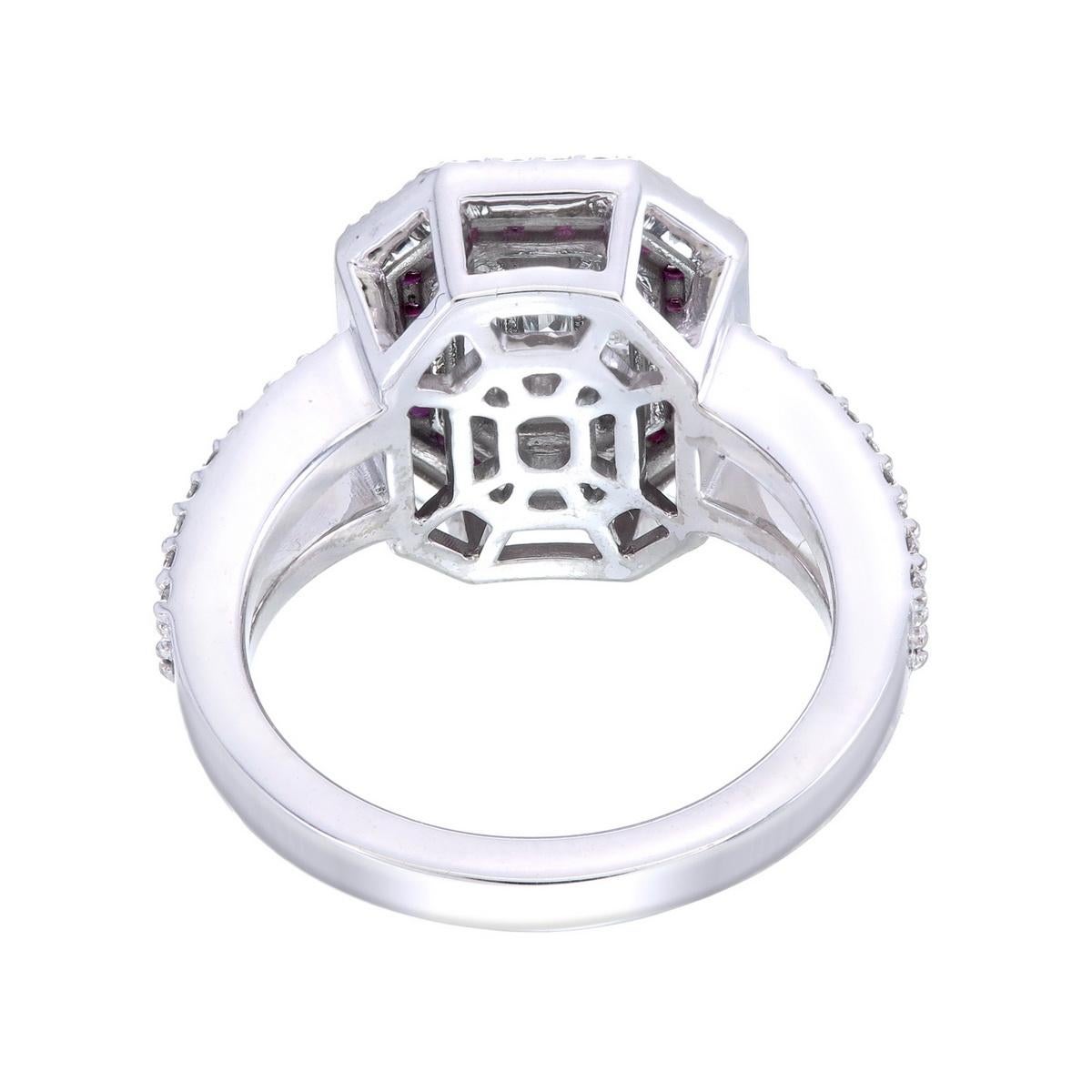 2 Karat facettierter Smaragd im Piecut-Schliff mit einem doppelten Halo aus Rubin und Diamanten () 4