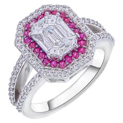 2 Karat facettierter Smaragd im Piecut-Schliff mit einem doppelten Halo aus Rubin und Diamanten