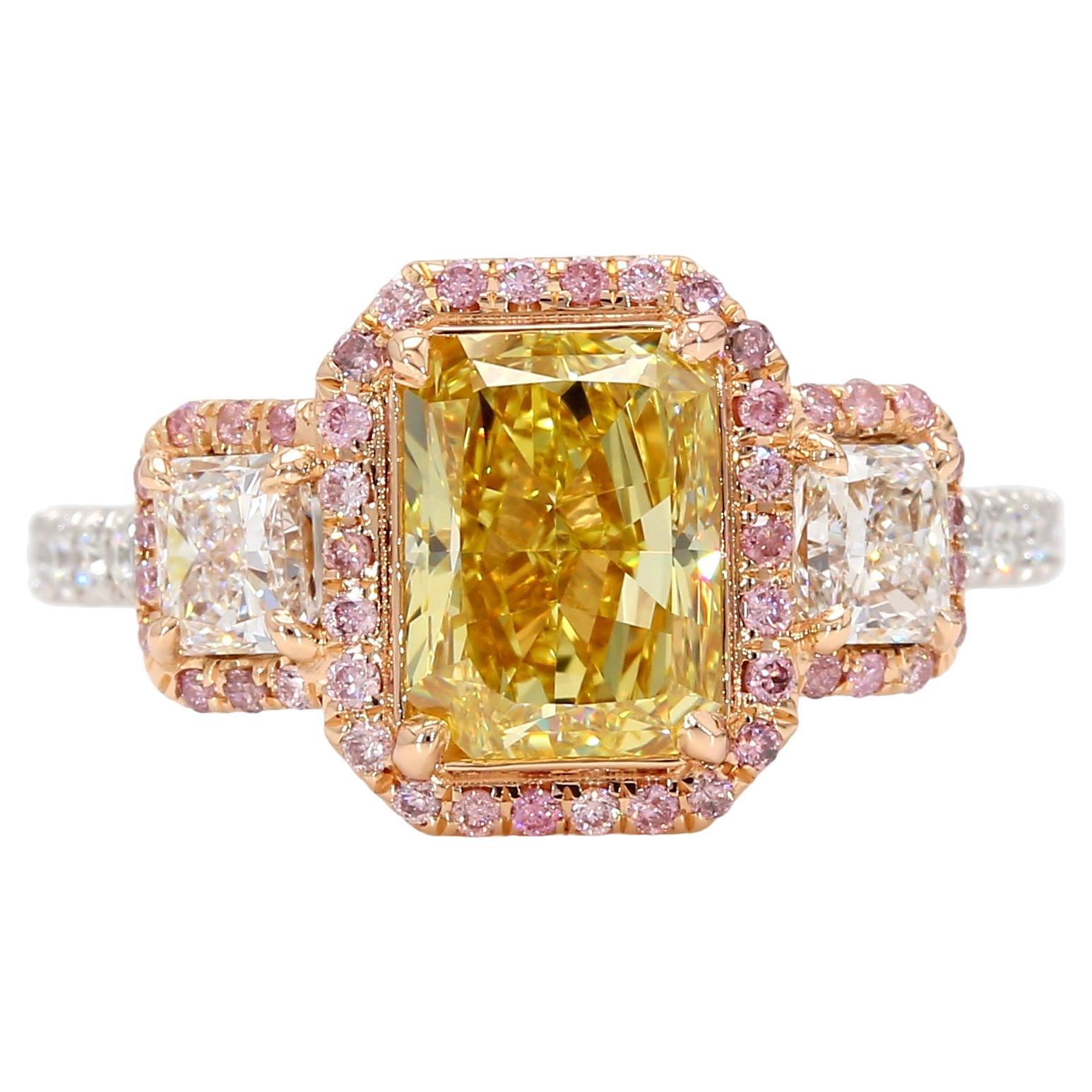 Anello di fidanzamento a 3 pietre con diamante giallo intenso da 2 carati GIA Cert. Platino