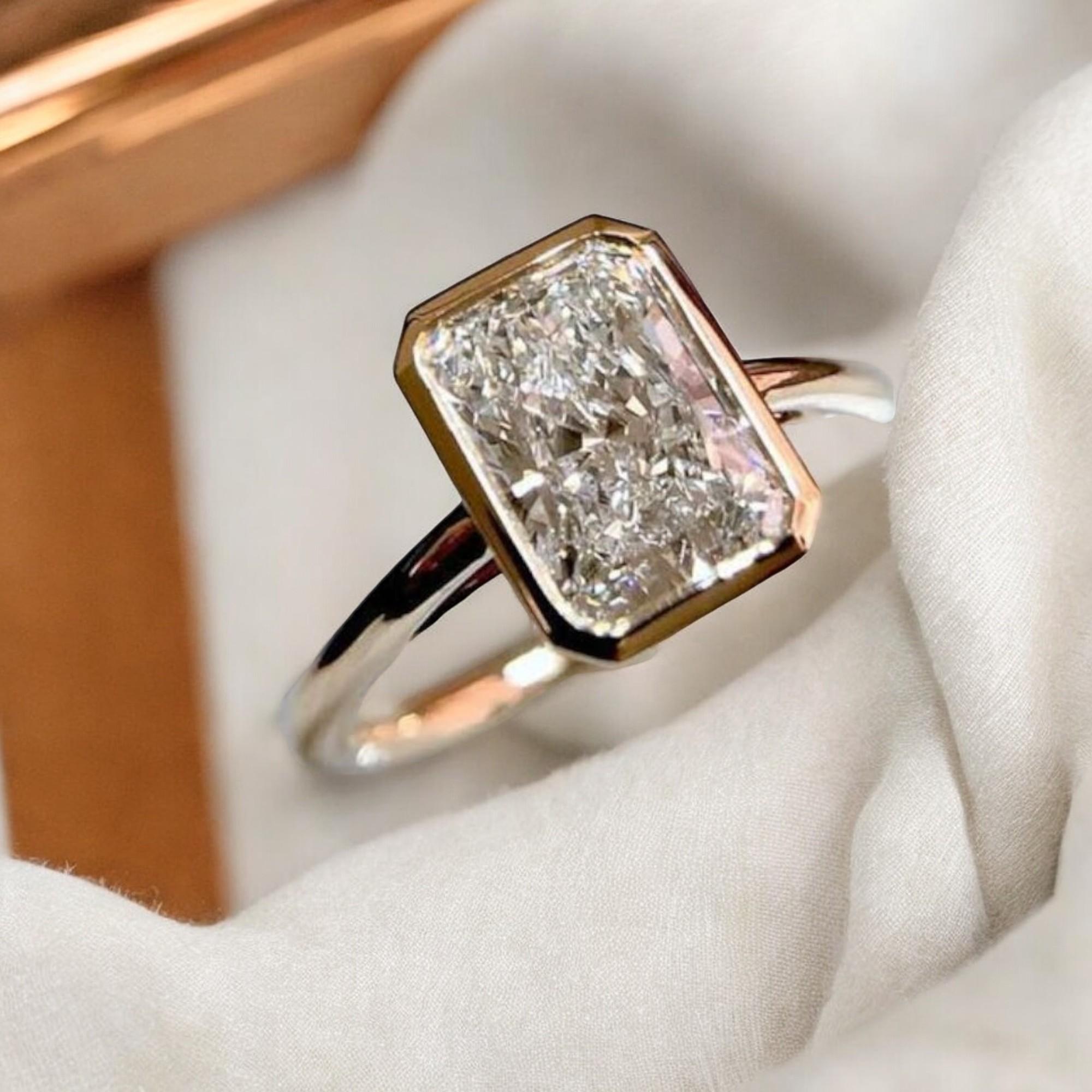 GIA Certificado 2 Quilates G/VVS1 Diamante Natural Corte Radiante Anillo Solitario Oro 18K Corte radiante en venta