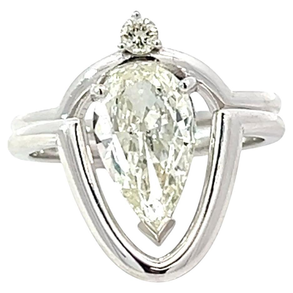 2 Carat GIA Certified Pear-Shaped Diamond Double Ring 18KT Gold Bespoke British im Angebot
