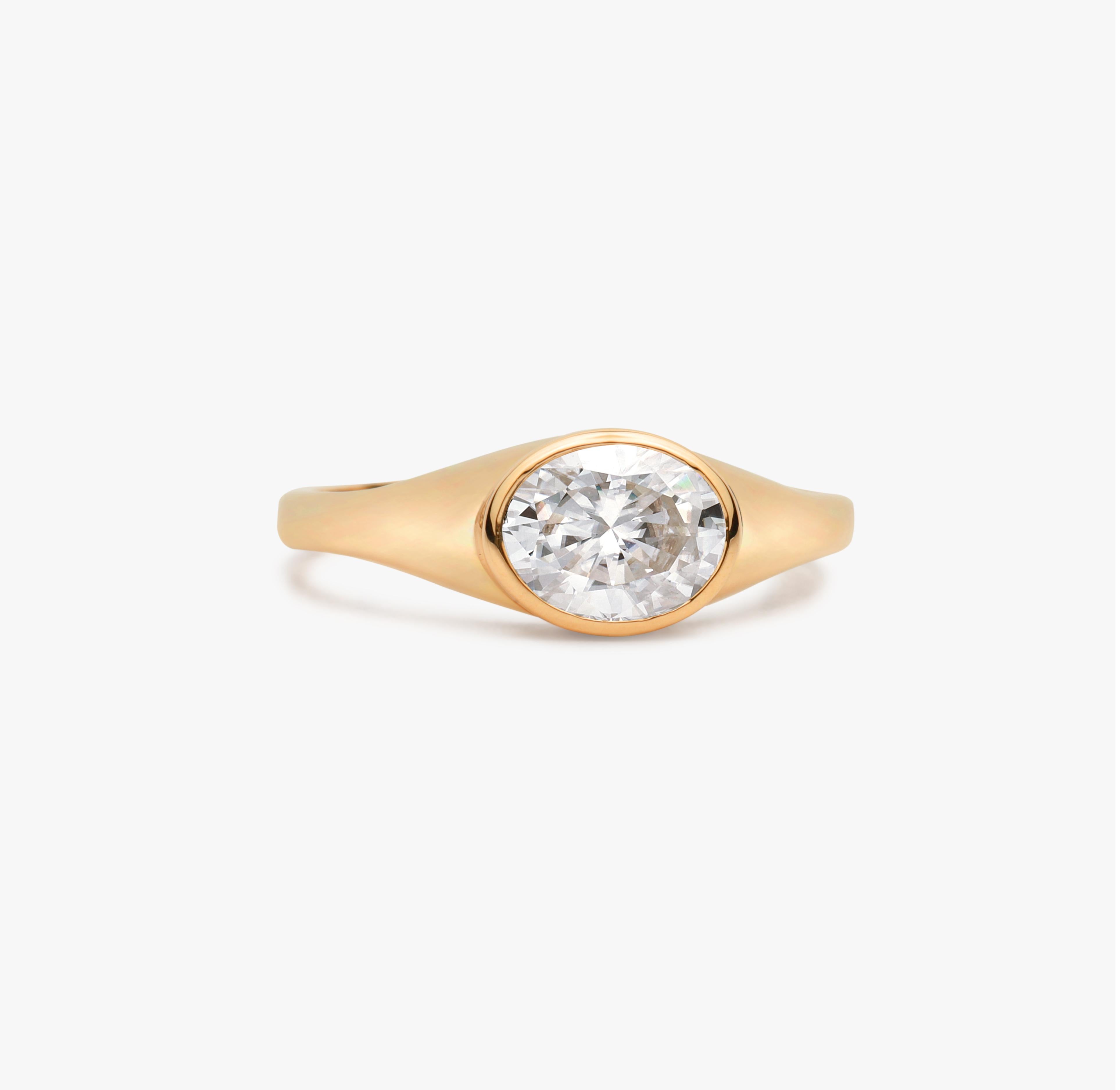 Art déco GIA Report Certified 2 Carat Oval Cut Diamond 18k Signet Ring for Men and Women en vente