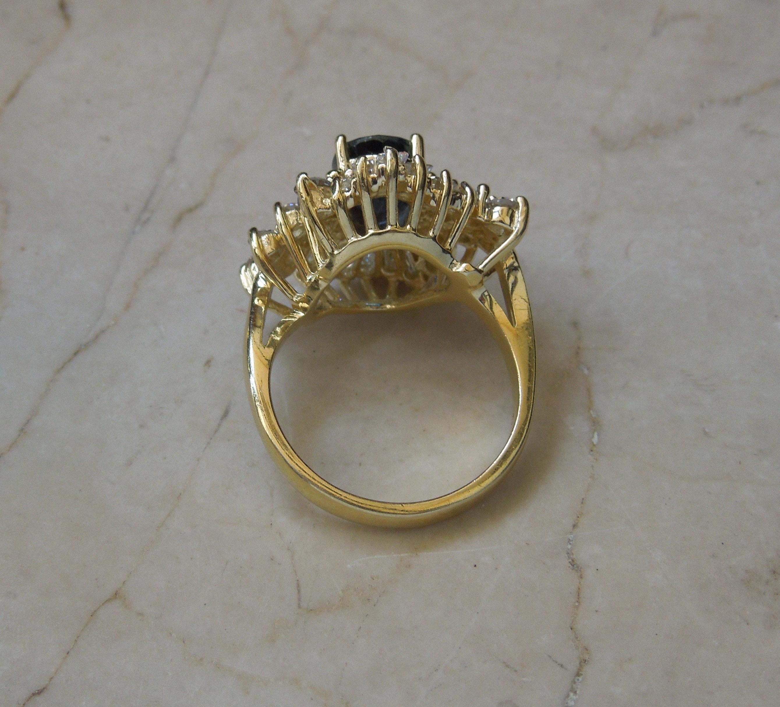 2 Carat GIA Sapphire Gold Cocktail Ring For Sale 2
