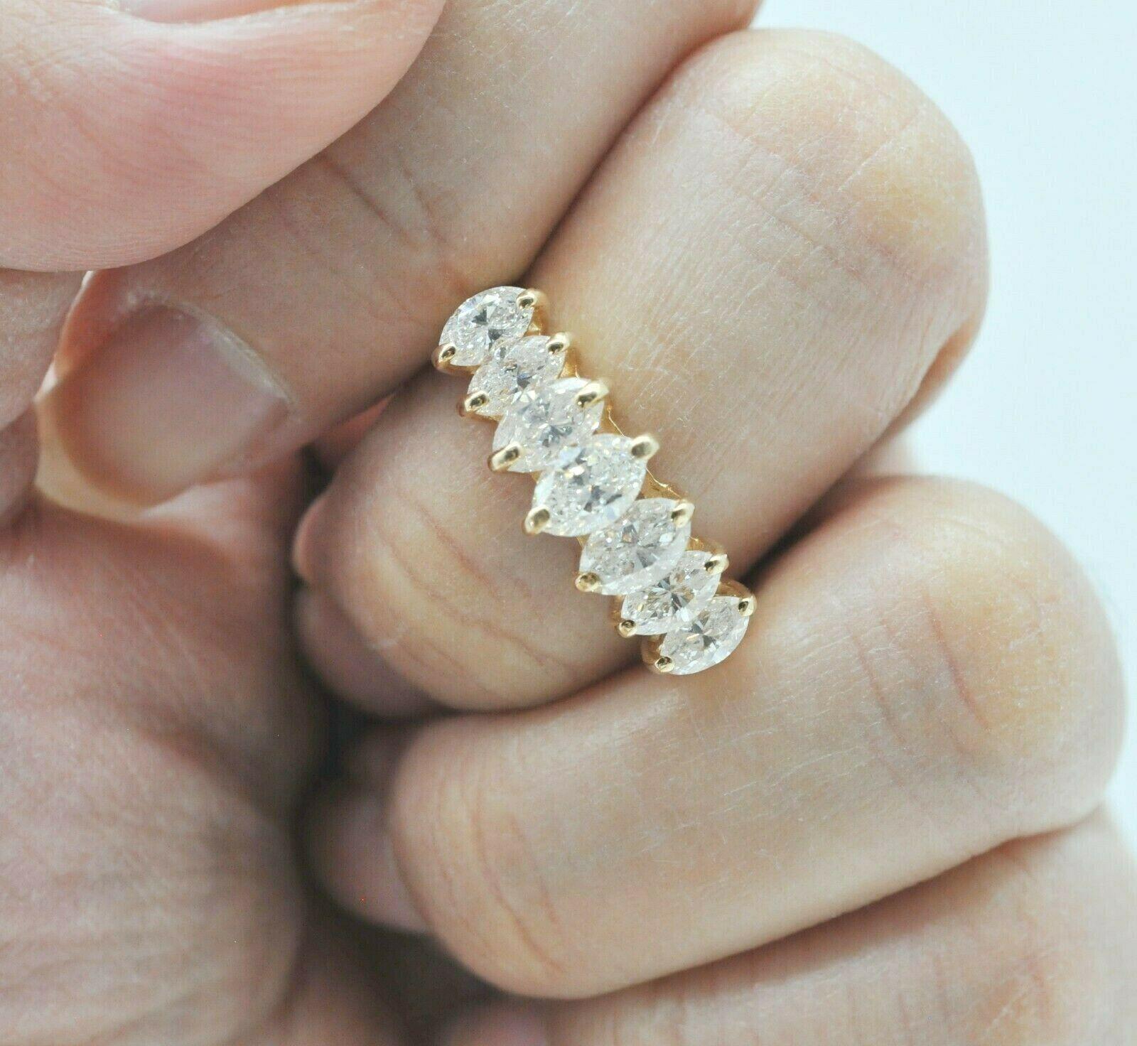 Diamants taille marquise de 2 carats sertis dans une monture en or jaune 14k Excellent état - En vente à Los Angeles, CA