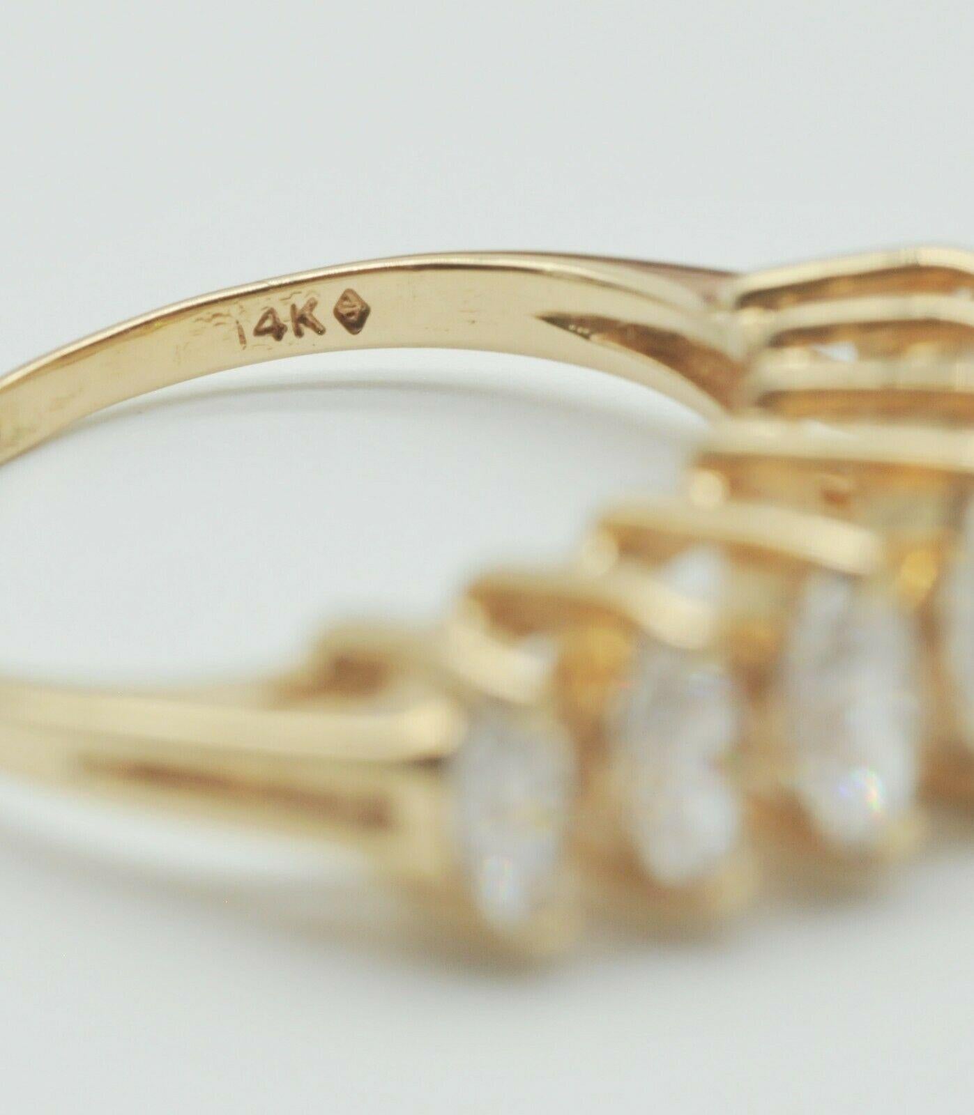 Diamants taille marquise de 2 carats sertis dans une monture en or jaune 14k en vente 1