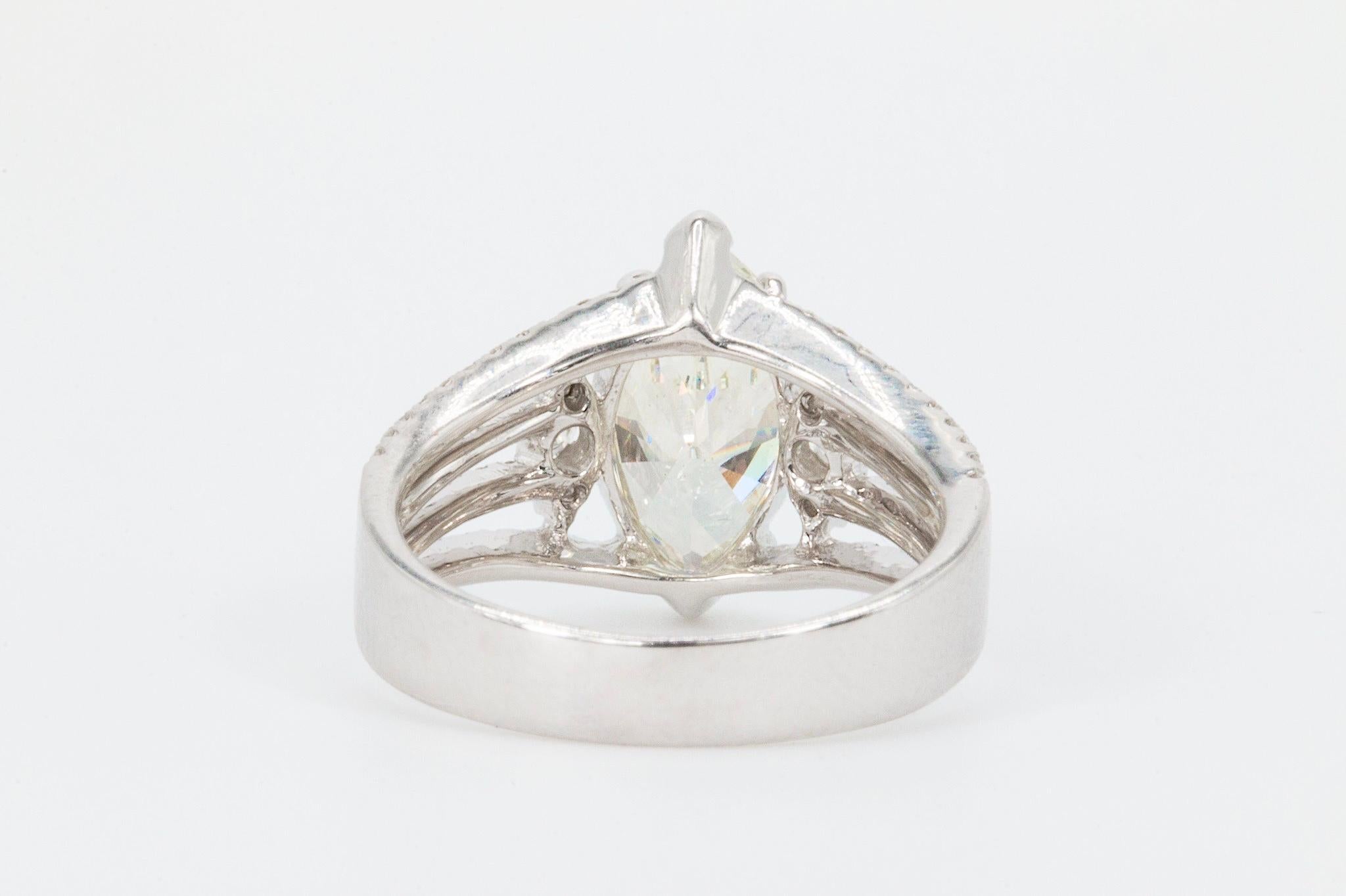 Anello con diamante marquise da 2 carati certificato GIA in oro bianco 18 carati In condizioni Nuovo in vendita a Houston, TX