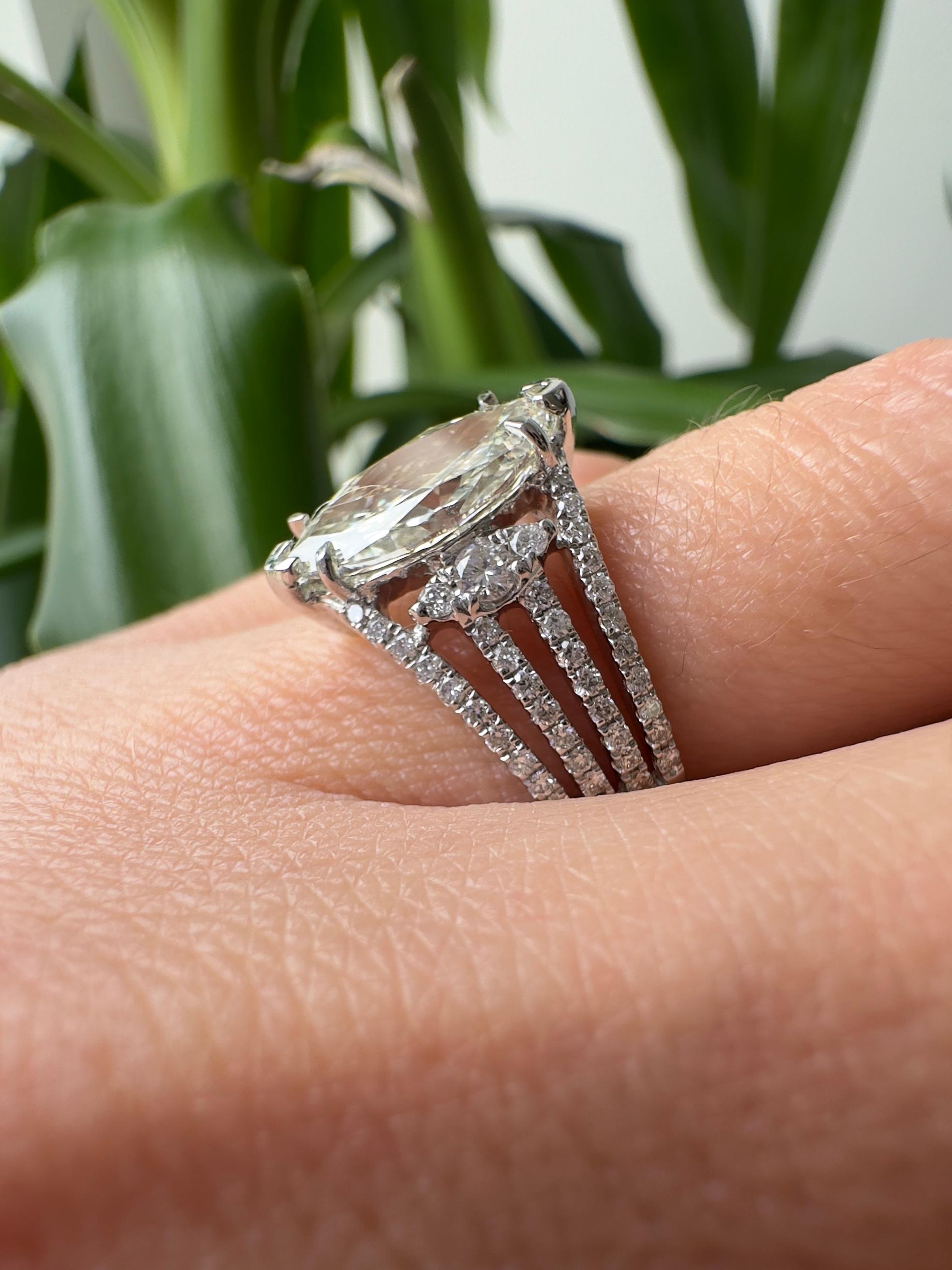 Anello con diamante marquise da 2 carati certificato GIA in oro bianco 18 carati in vendita 1