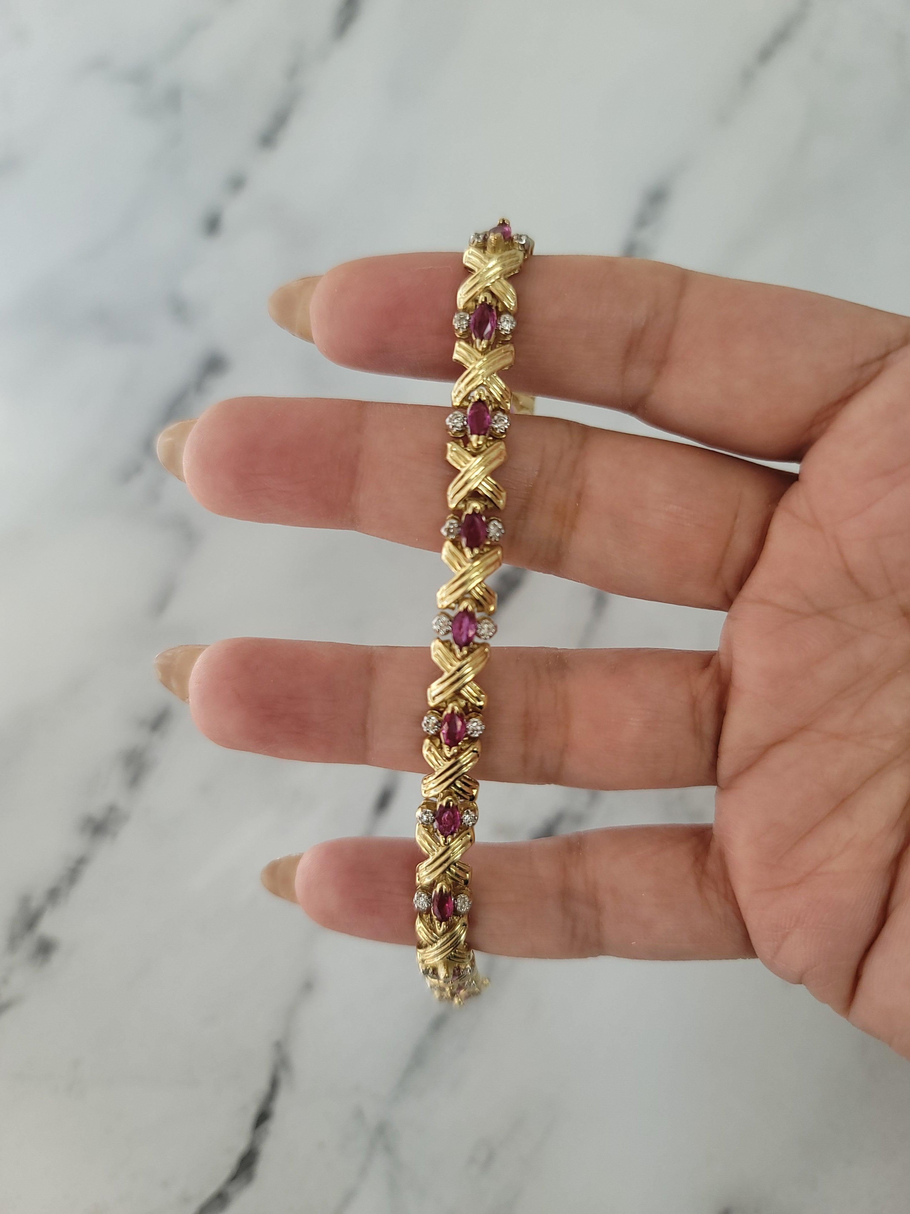 Taglio marquise Bracciale Tennis con Rubino Marquise da 2 Carati e Accenti di Diamante in vendita