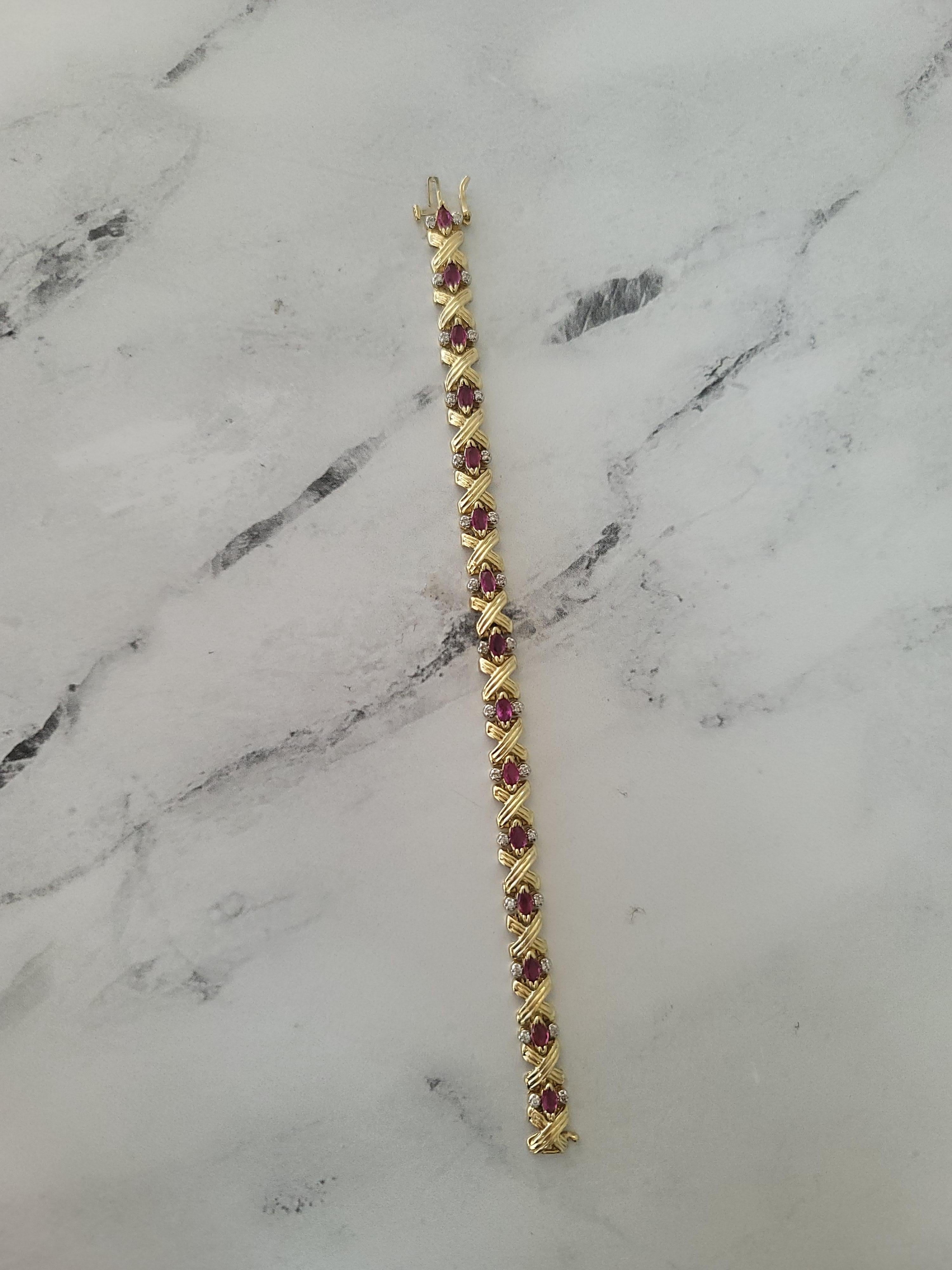 Bracciale Tennis con Rubino Marquise da 2 Carati e Accenti di Diamante In condizioni Nuovo in vendita a Sugar Land, TX