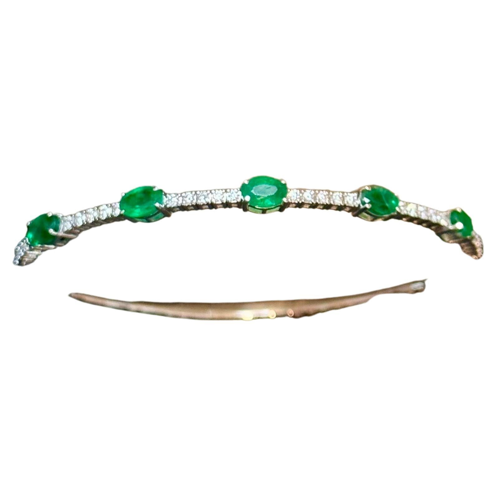 Oval Cut 2 Carat Natural Brazilian Emerald & Diamond Bangle Bracelet 14 Karat White Gold For Sale