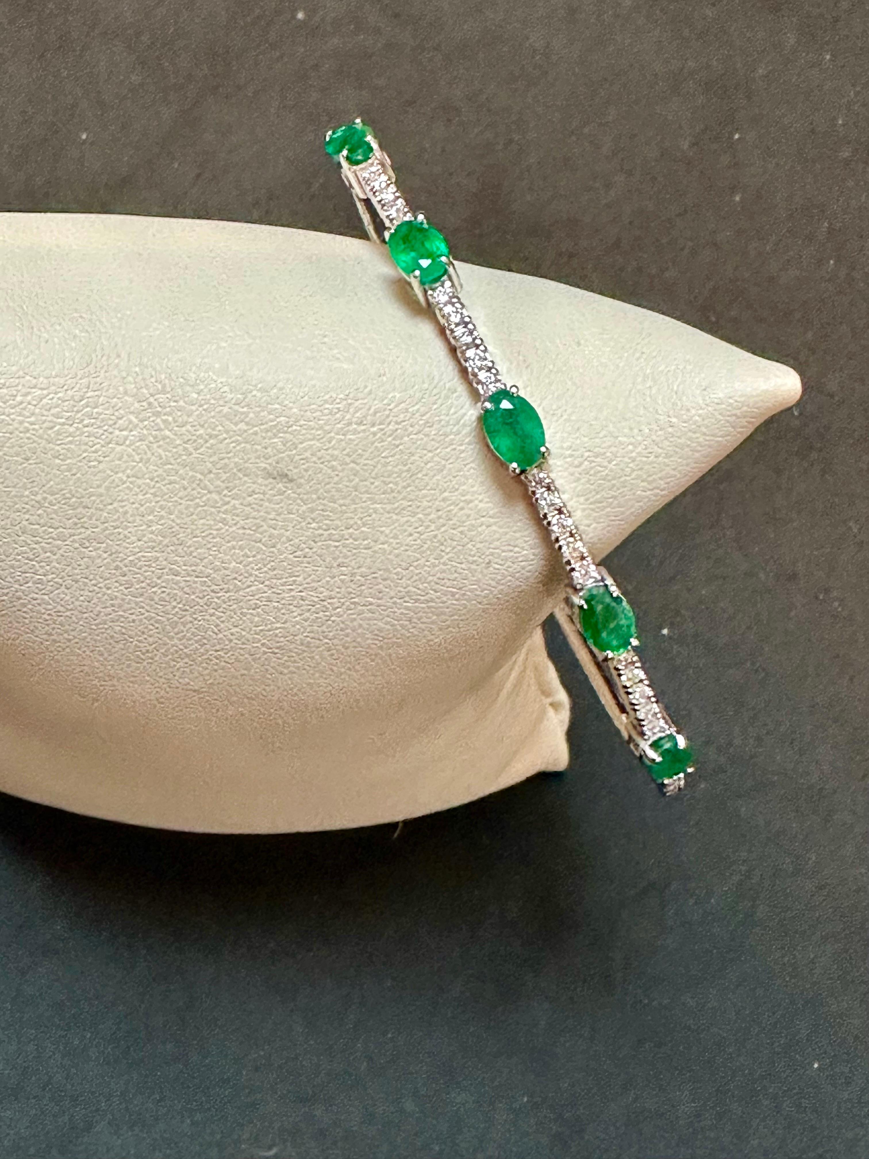 2 Carat Natural Brazilian Emerald & Diamond Bangle Bracelet 14 Karat White Gold In Excellent Condition For Sale In New York, NY