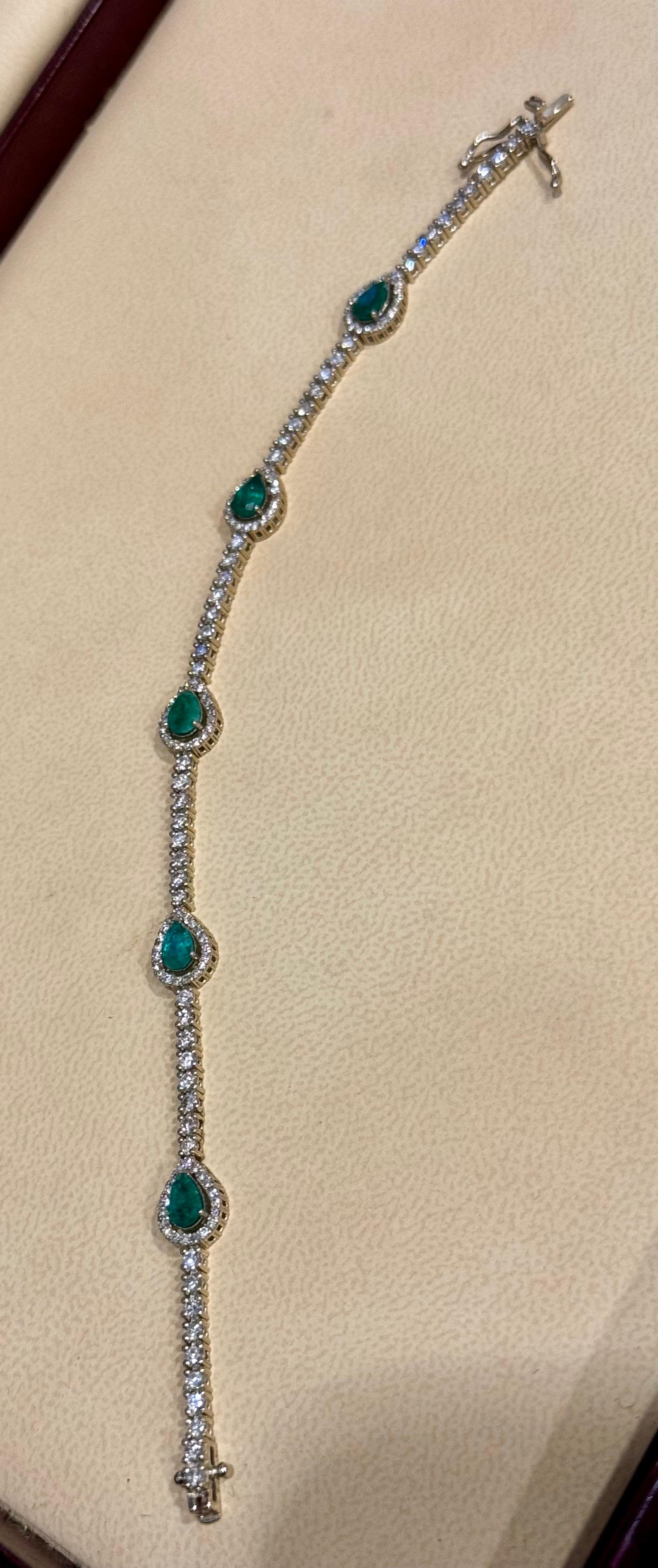2 Karat natürlicher brasilianischer Smaragd & Diamant-Tennisarmband aus 14 Karat Weißgold im Zustand „Hervorragend“ in New York, NY