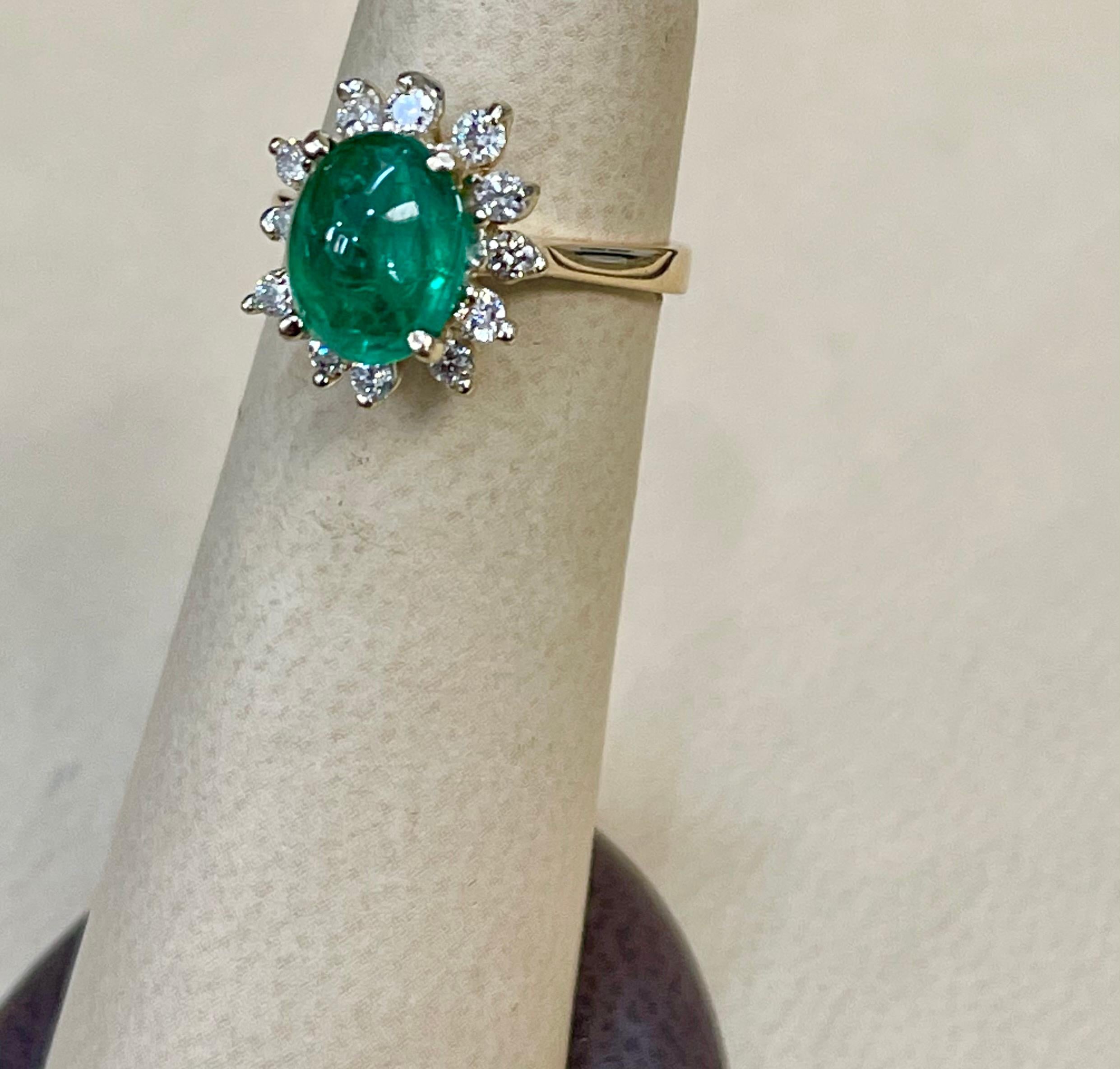 2 Carat Natural Cushion Cabochon Emerald & Diamond Ring 14 Karat Yellow Gold In Excellent Condition For Sale In New York, NY