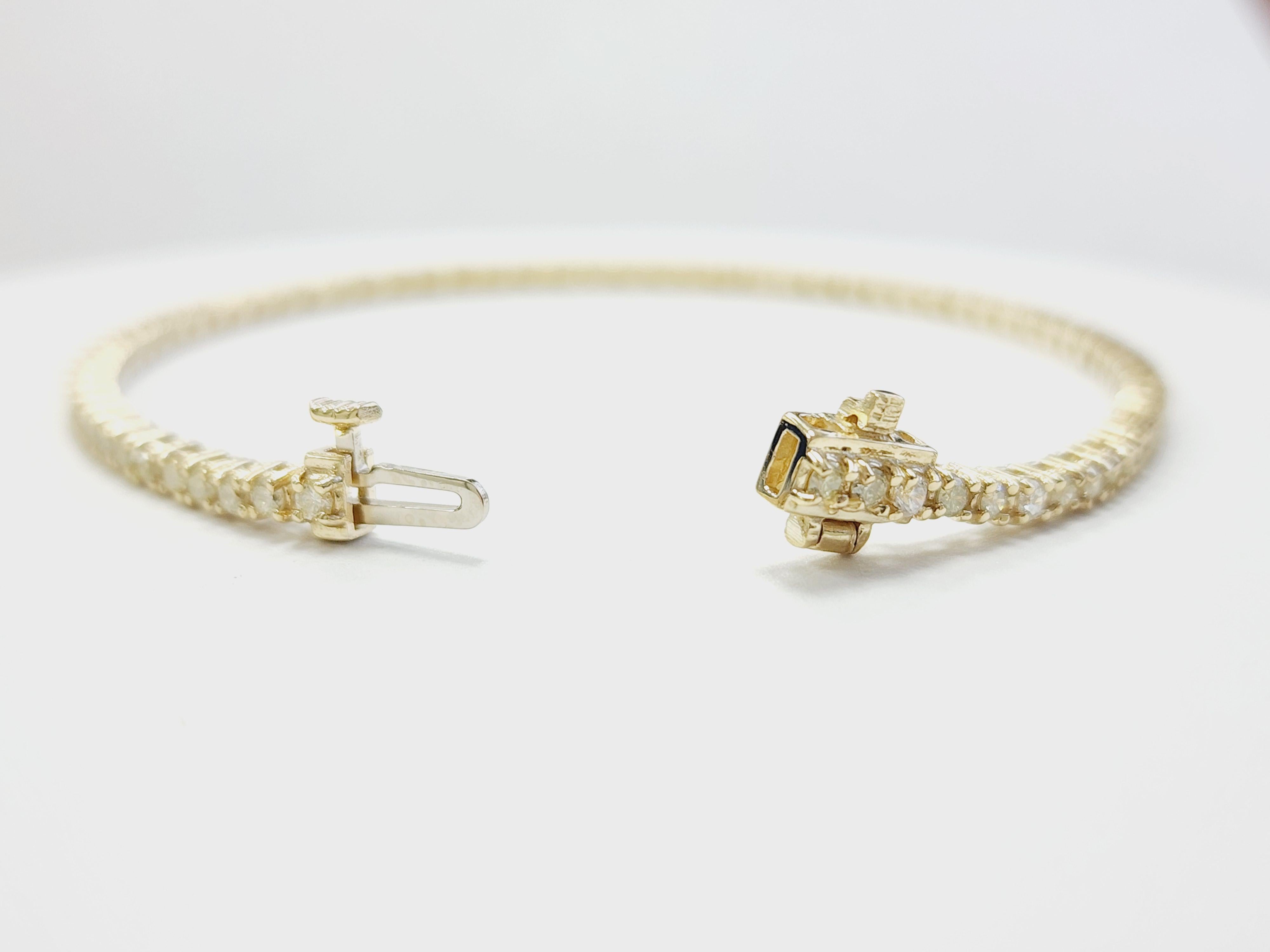 Beautiful quality tennis bracelet, round-brilliant cut white diamonds with excellent shine!
14 karat yellow gold classic four-prong style for maximum light brilliance.

Length: 7 inch
Color Range: J
Clarity Range: SI
Width: 2.3 mm wide

*Free