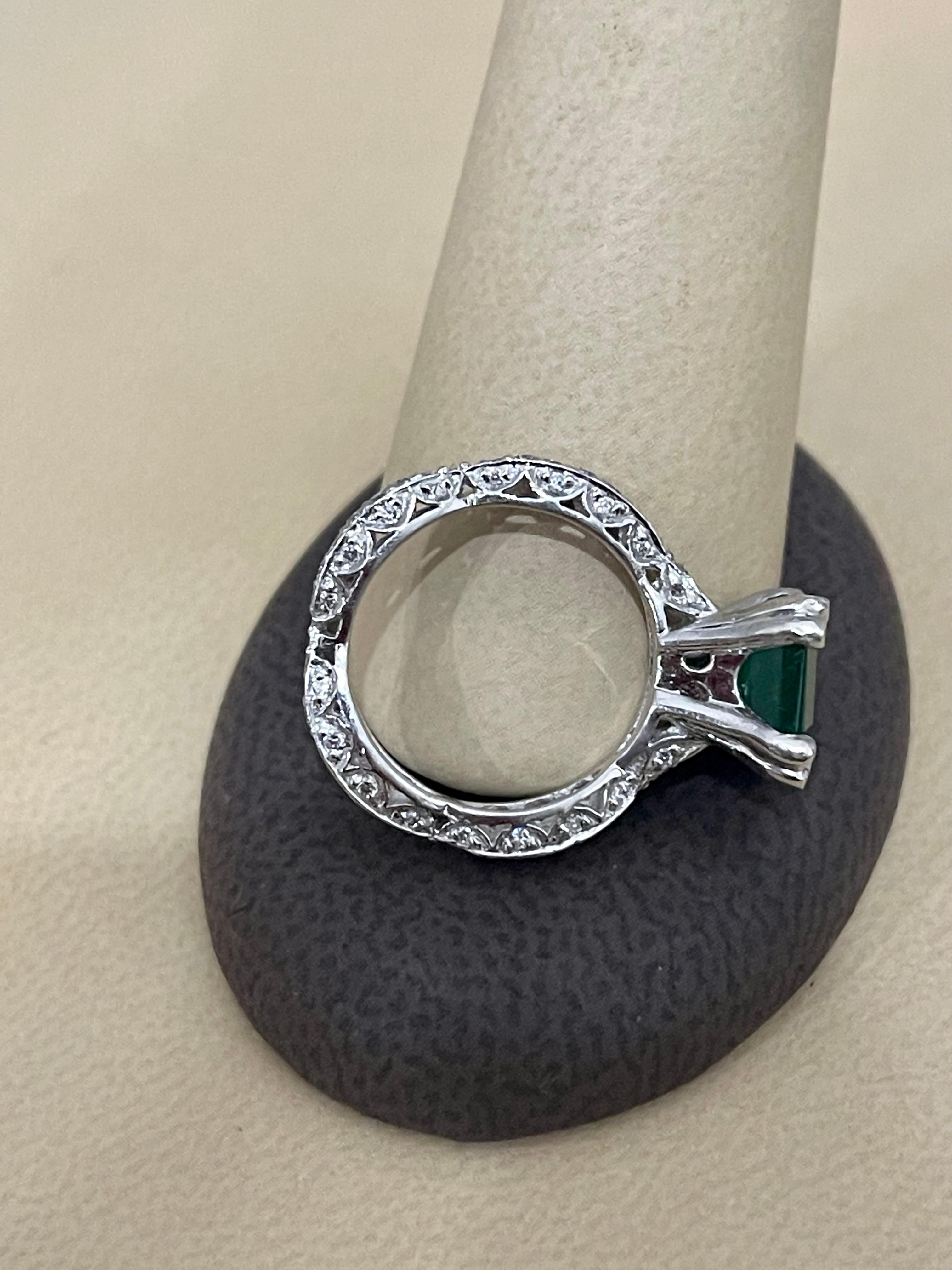 2 Carat Natural Emerald Cut Emerald & 0.85 Ct Diamond Ring in Platinum For Sale 1