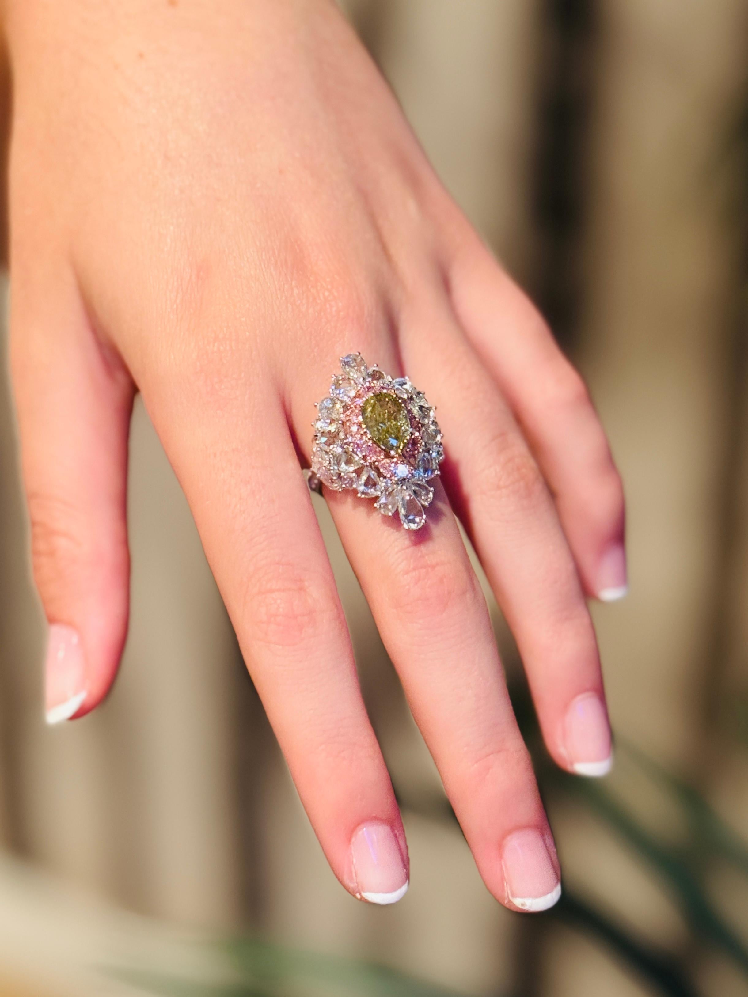 Anillo de cóctel de oro con diamantes de 2 quilates de fantasía natural gris amarillento Informe GIA Corte pera en venta
