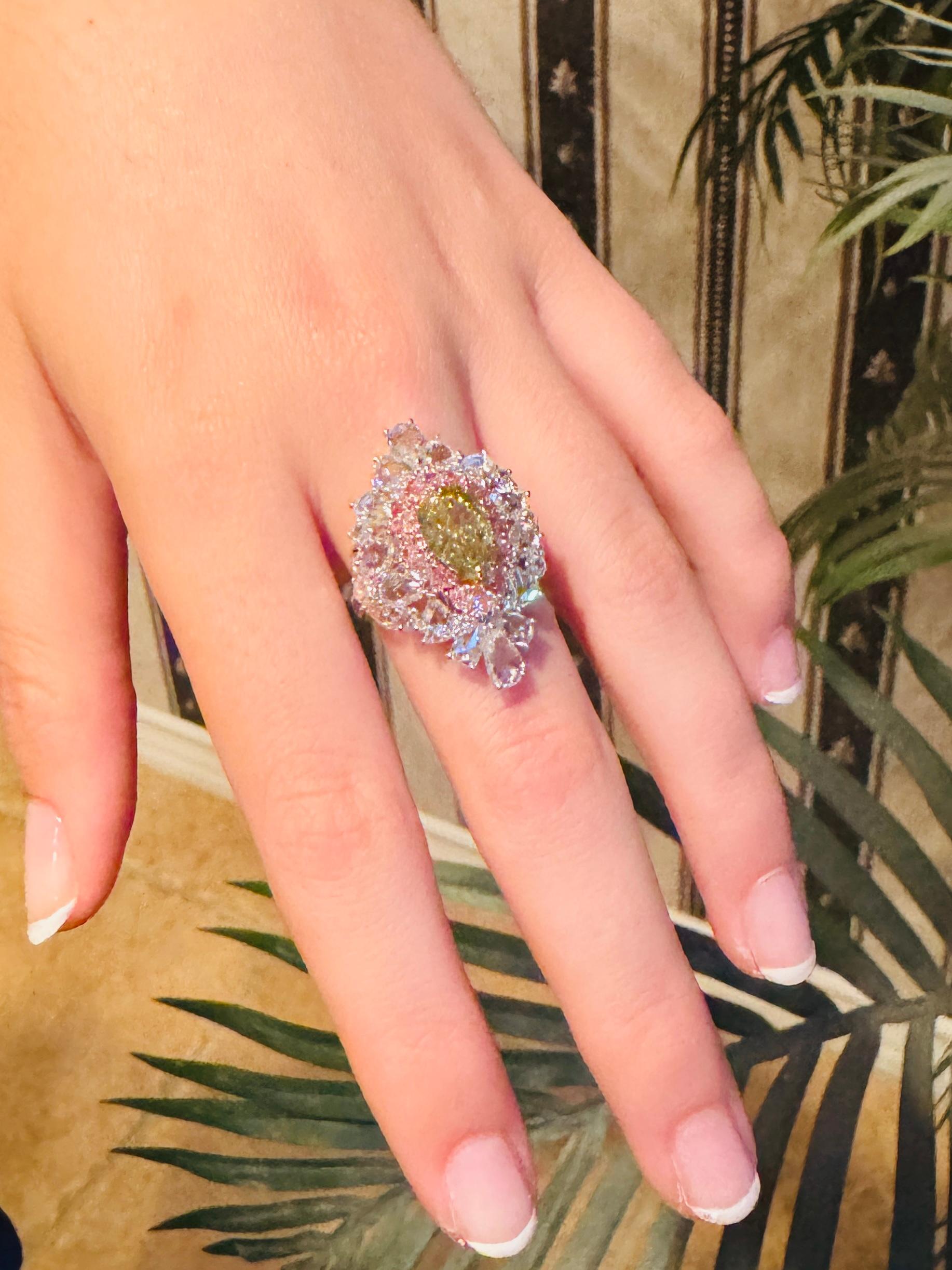 Anillo de cóctel de oro con diamantes de 2 quilates de fantasía natural gris amarillento Informe GIA en Nuevo estado para la venta en New York, NY