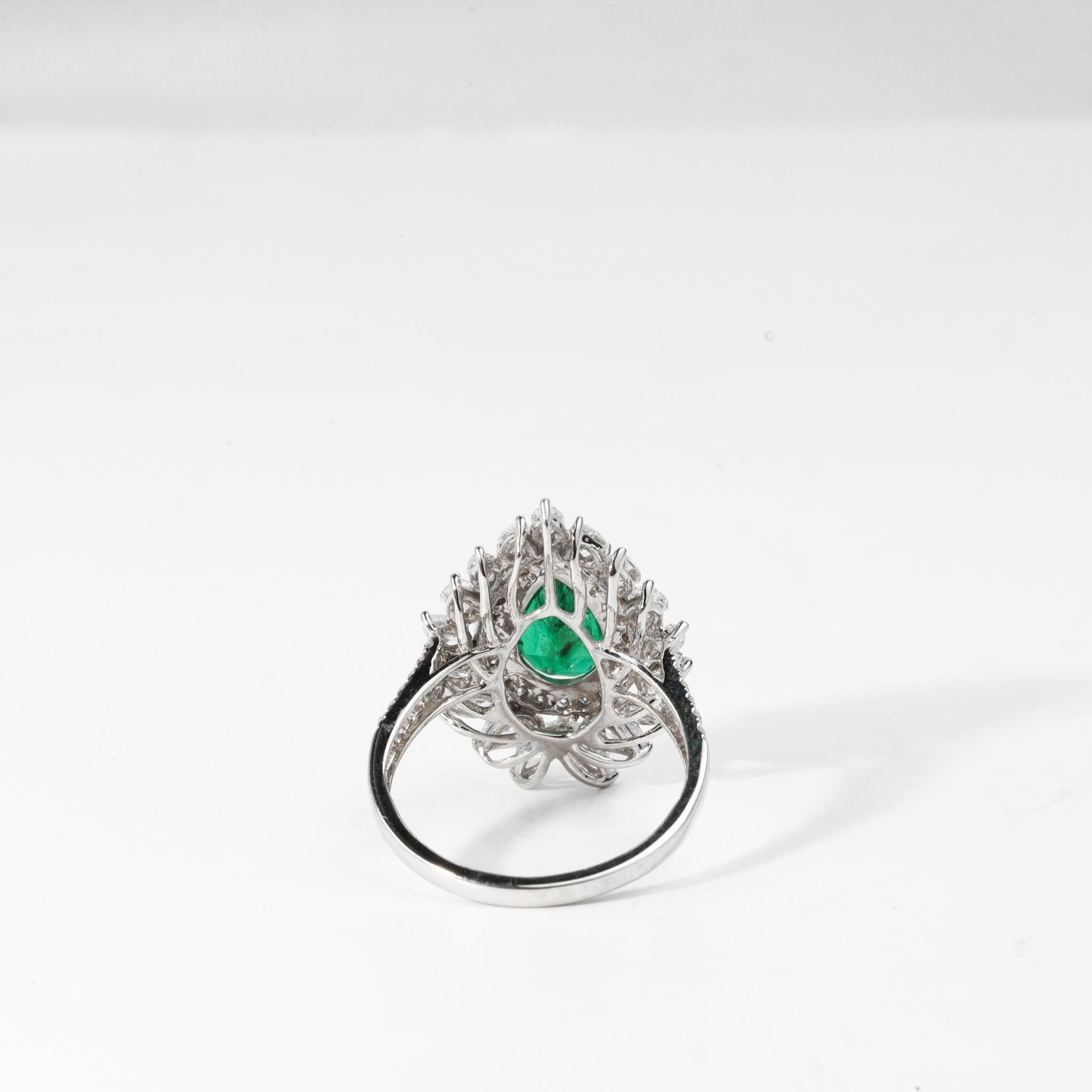 Anillo de compromiso de cóctel con diamante esmeralda natural talla pera de 2 quilates y oro blanco de 18k Corte pera en venta