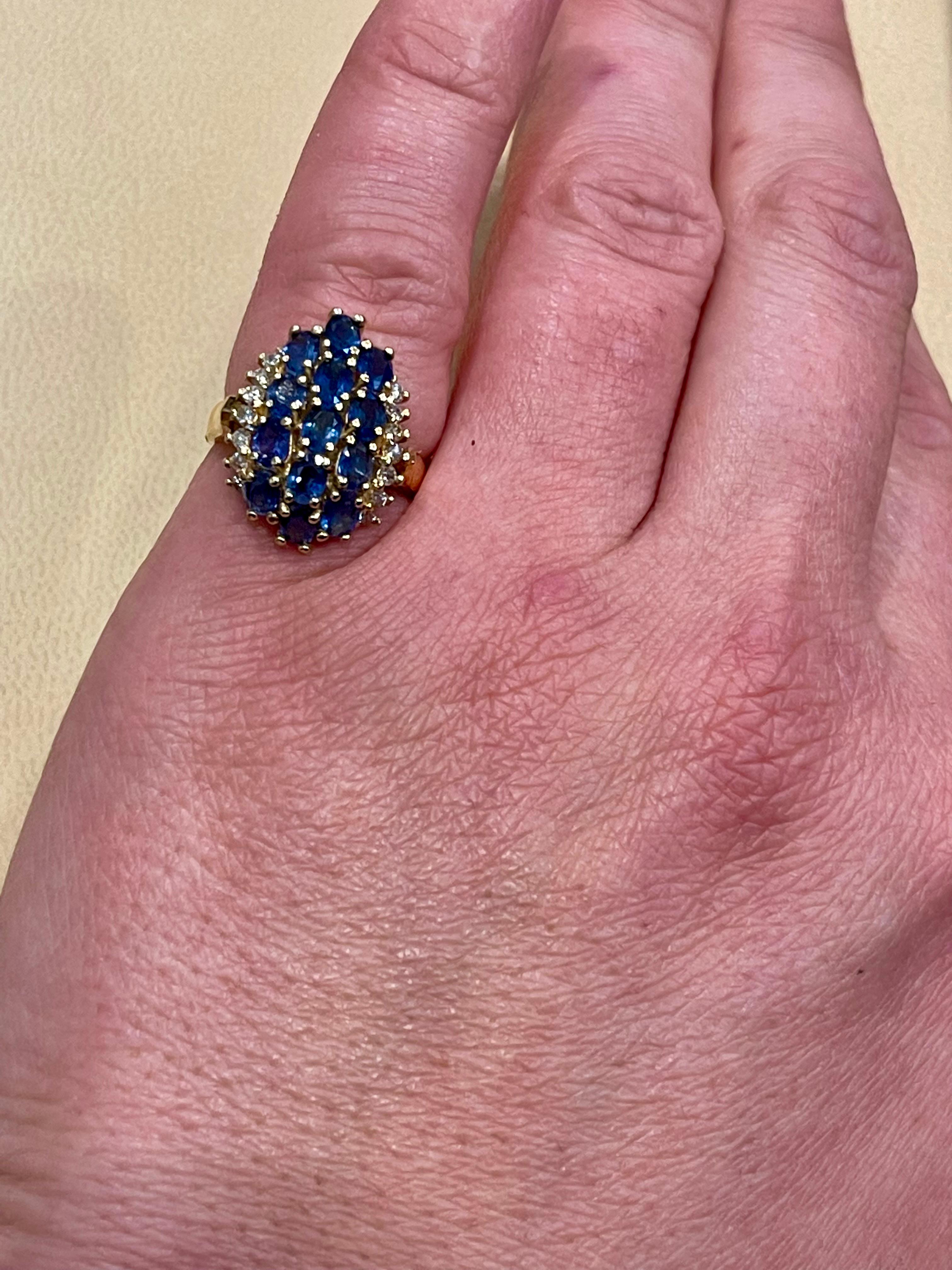 2 Karat Ovaler blauer Saphir und Diamant-Cocktailring aus 14 Karat Gold Estate im Zustand „Hervorragend“ im Angebot in New York, NY