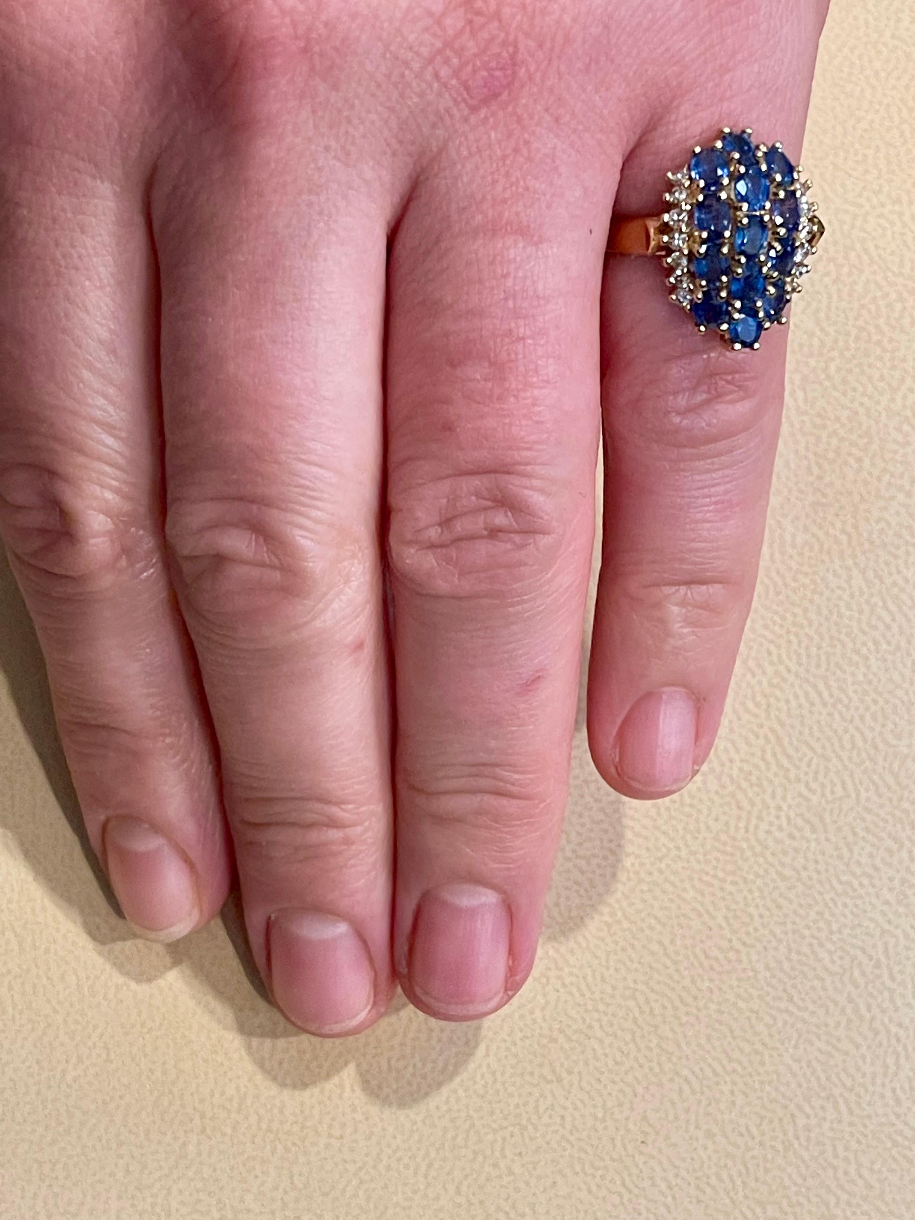2 Karat Ovaler blauer Saphir und Diamant-Cocktailring aus 14 Karat Gold Estate 2