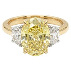 Bague à trois pierres en or jaune et blanc 18 carats avec diamant ovale de couleur jaune fantaisie de 2 carats