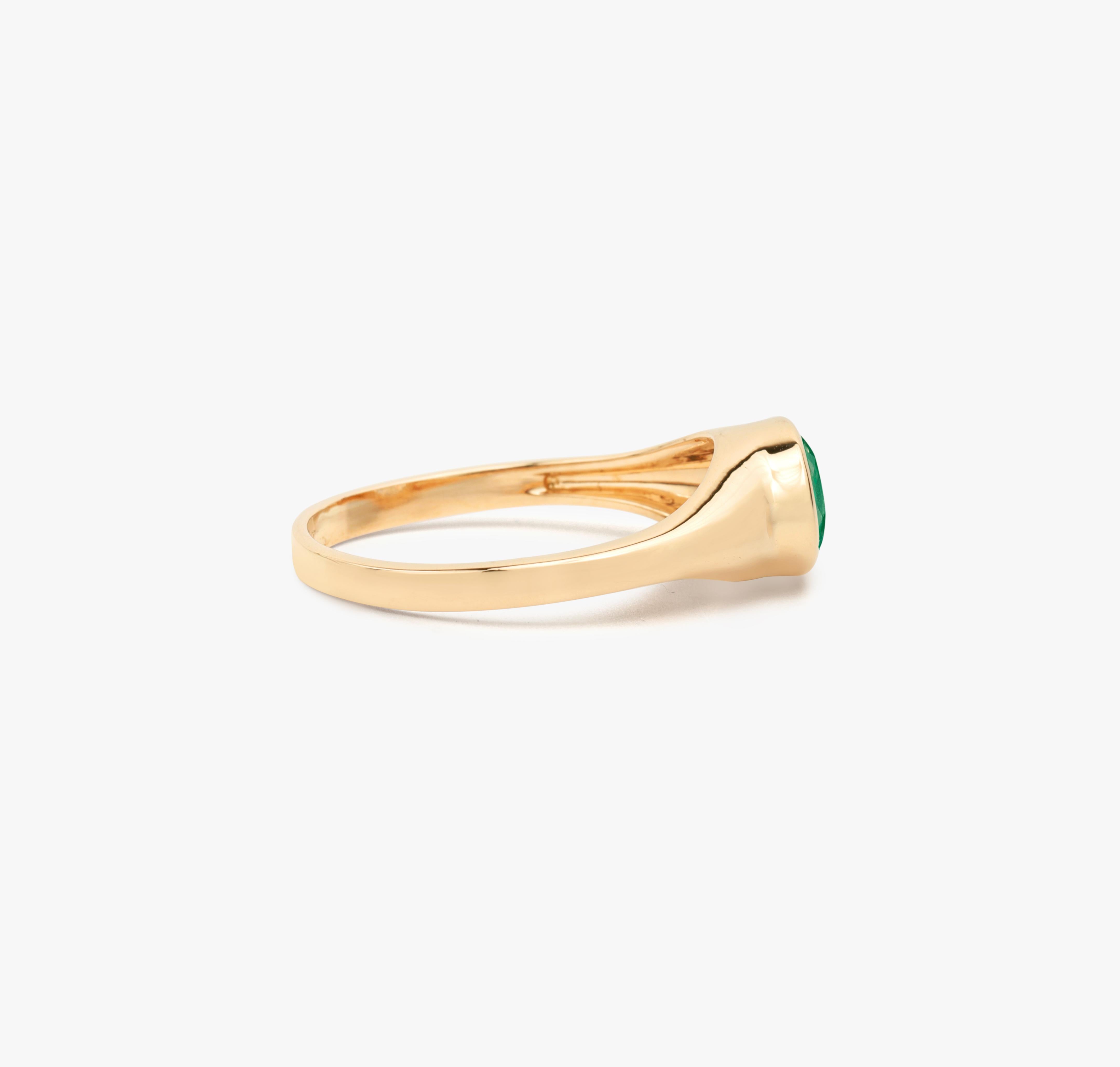 Oval Cut 2 Carat Oval Natural Emerald Signet Ring for Men and Women in 18k Solid Gold For Sale