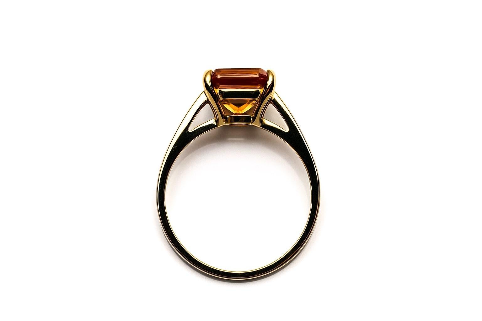 Anello solitario in oro giallo 18 carati con Citrino di Palmira da 2 carati di Alexander Leyser in vendita 1