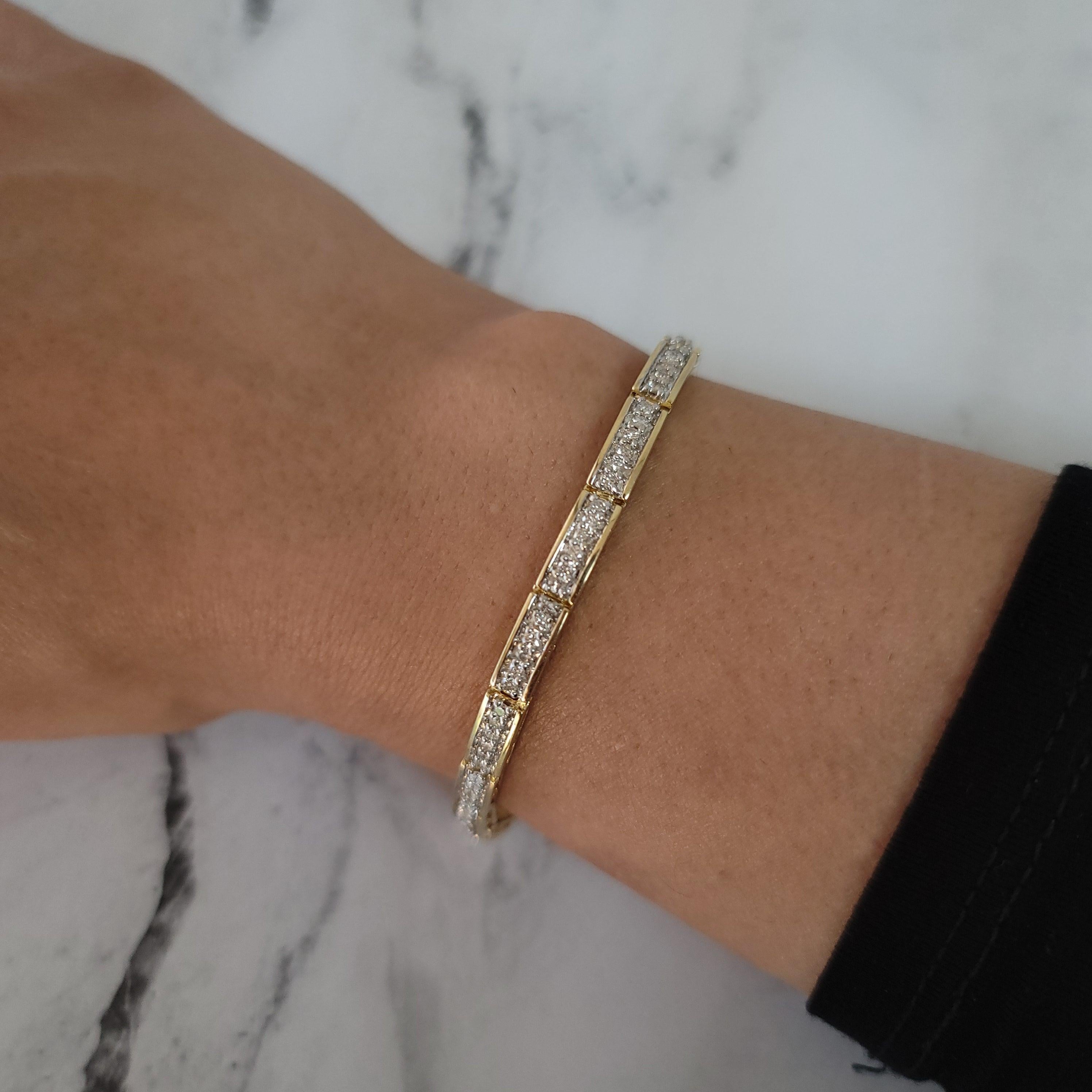 Bracciale Tennis ♥ Descrizione ♥

Pietra principale: Diamante 
Circa. Caratura totale del diamante: 2,00cttw
Colore del diamante: H.
Chiarezza del diamante: I1
Taglio del diamante: Rotondo
Tipo di metallo: Oro 14K bicolore
Metallo Peso: 15