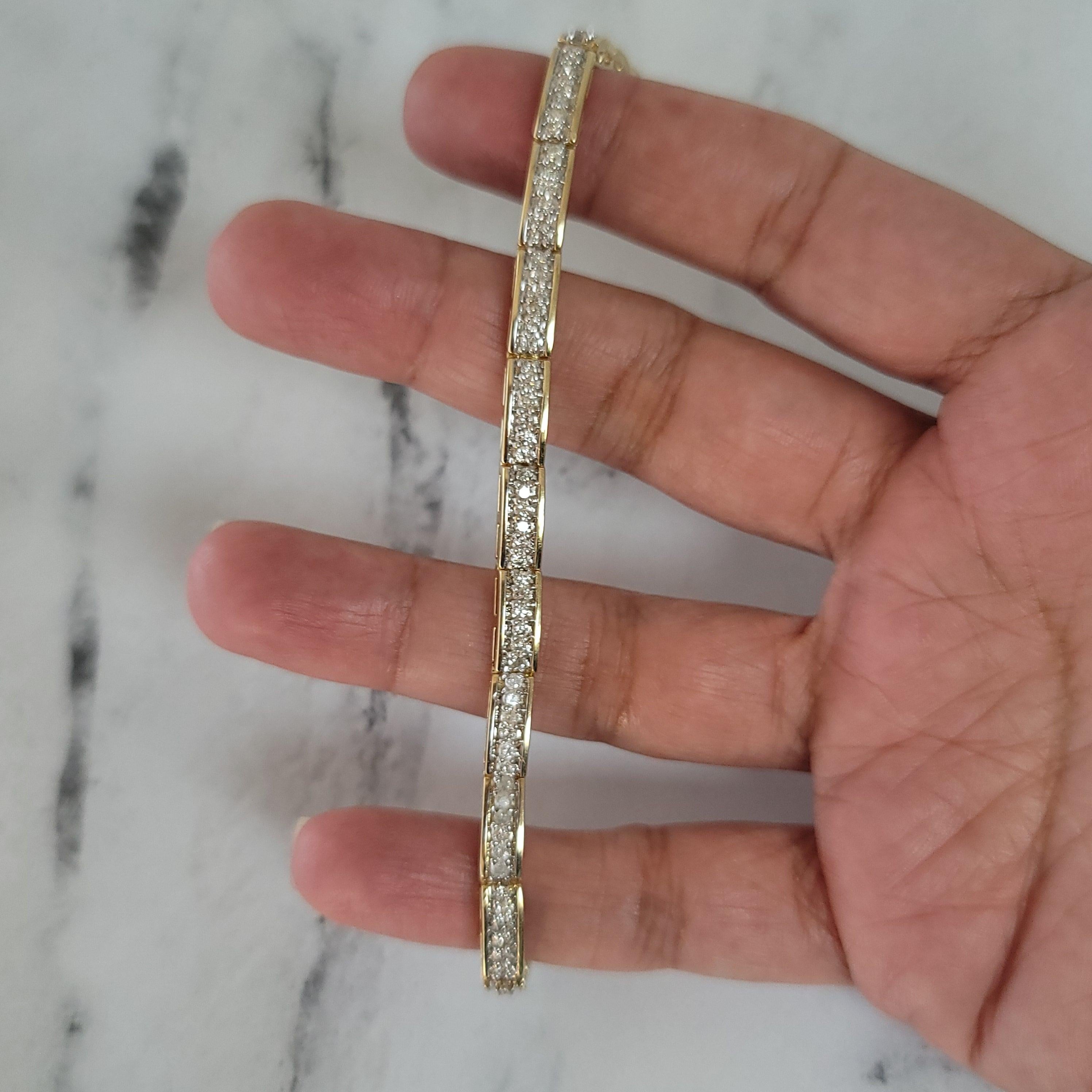 Taglio rotondo Bracciale tennis con 2 carati di diamanti in pavé in oro 14k in vendita