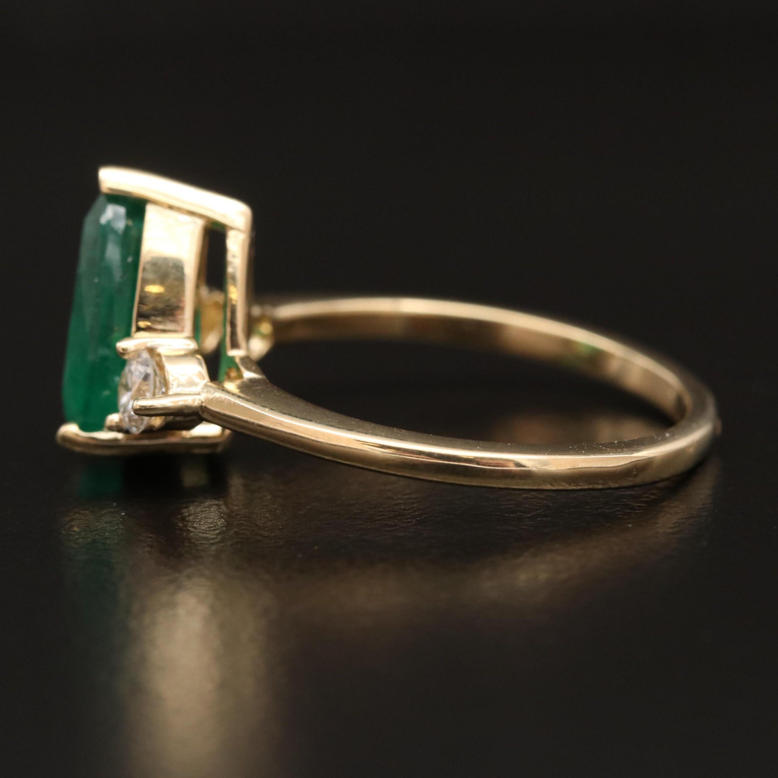 Im Angebot: 2 Karat Smaragd im Birnenschliff Diamant Verlobungsring, Minimalistischer Gold-Brautring () 2