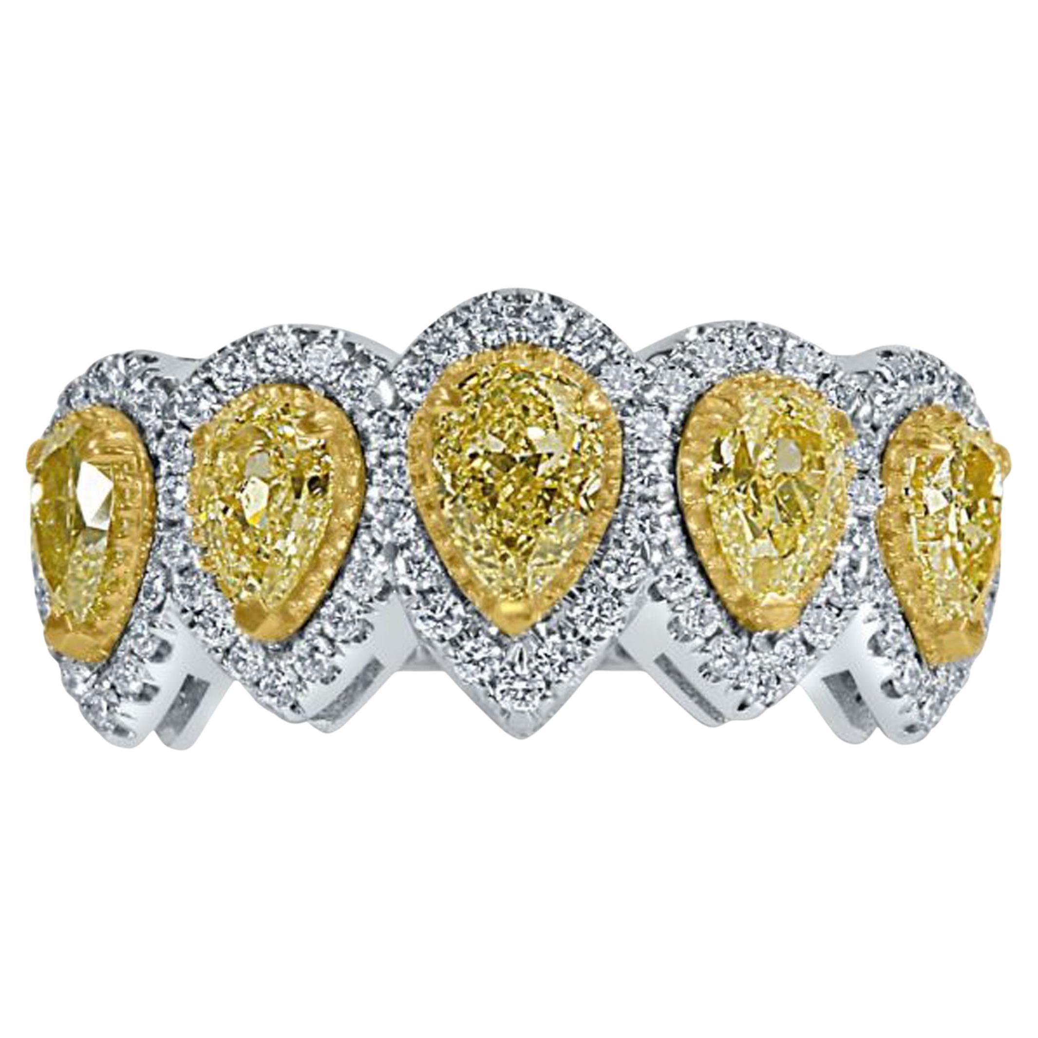 Alliance en or blanc 14 carats avec diamant jaune en forme de poire de 2 carats