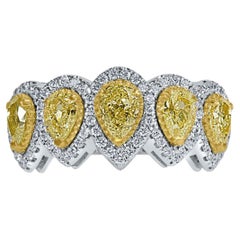 Alliance en or blanc 14 carats avec diamant jaune en forme de poire de 2 carats