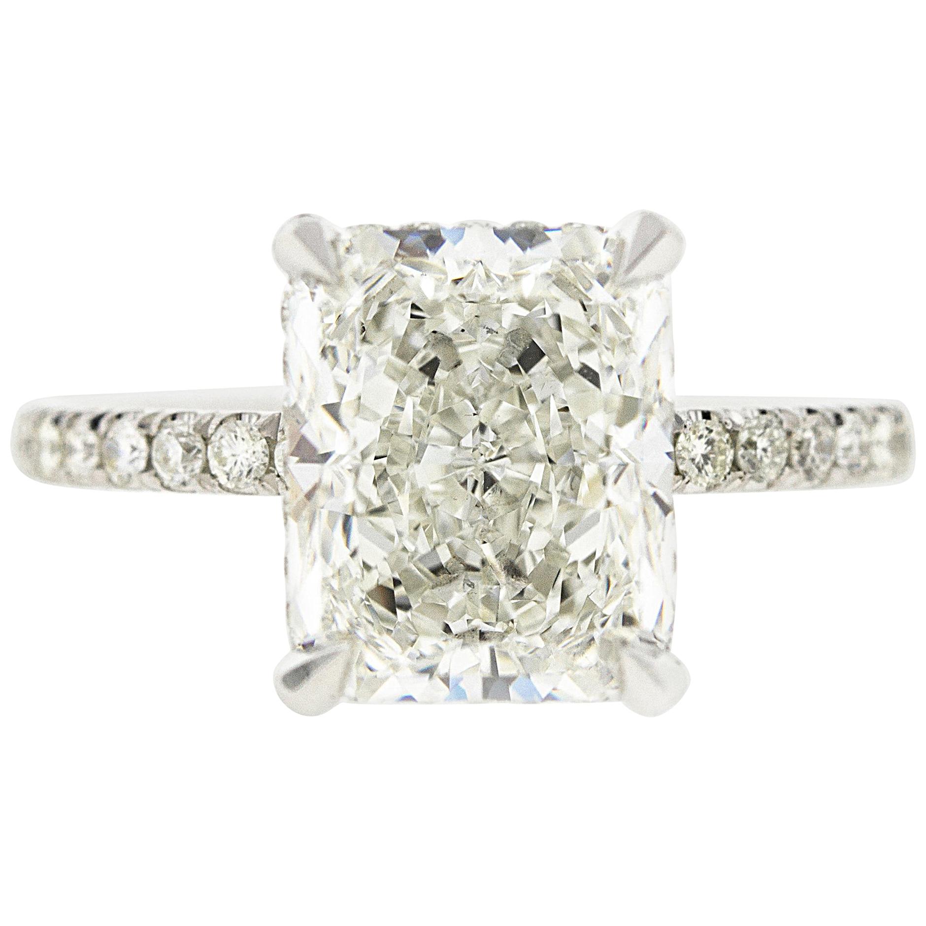 2 Carat Radiant Cut Diamond 'GIA' with Diamonds under the Basket For Sale