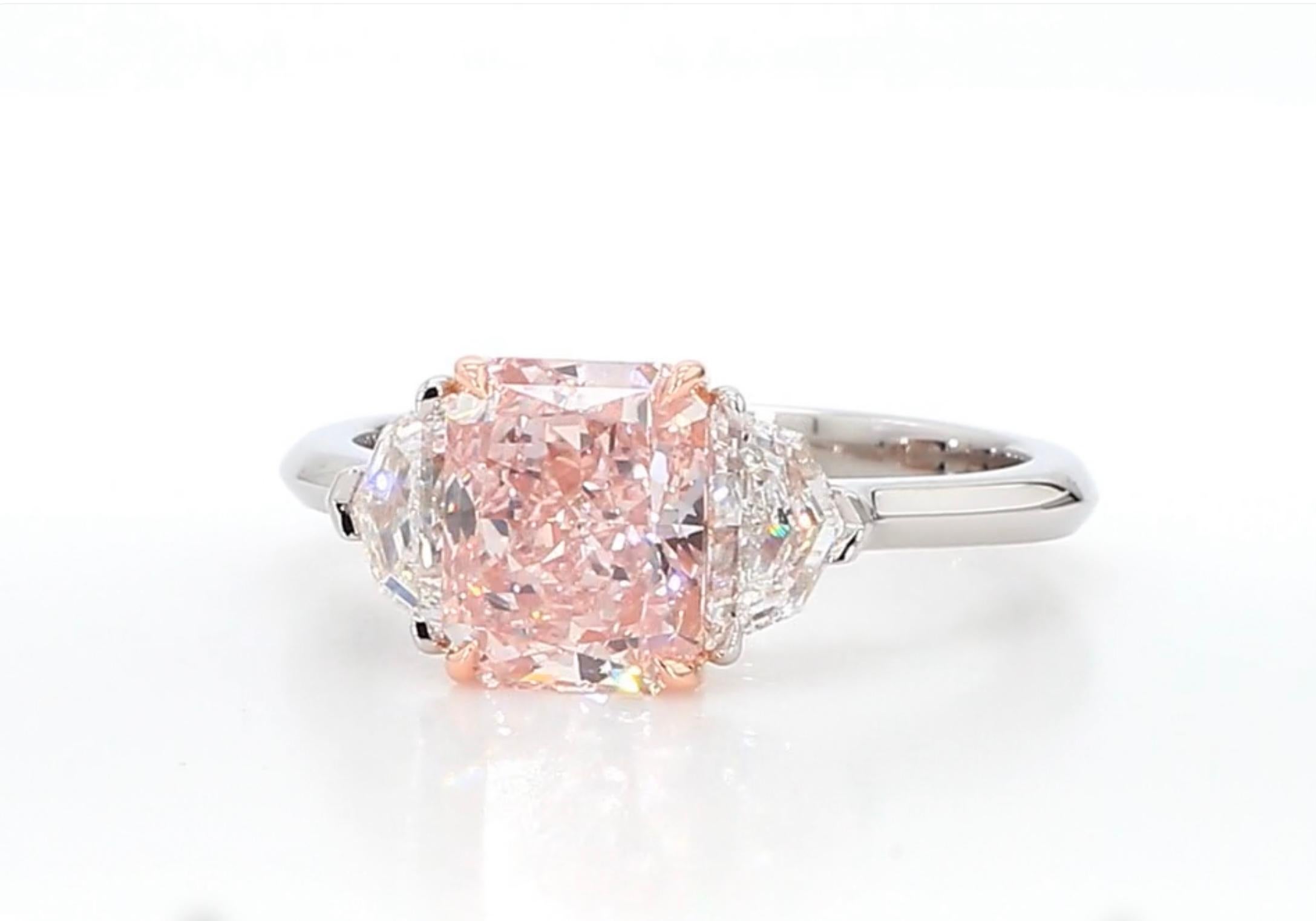 2 quilates. Anillo de compromiso de diamante rosa pardusco fantasía natural radiante, informe GIA Corte radiante en venta
