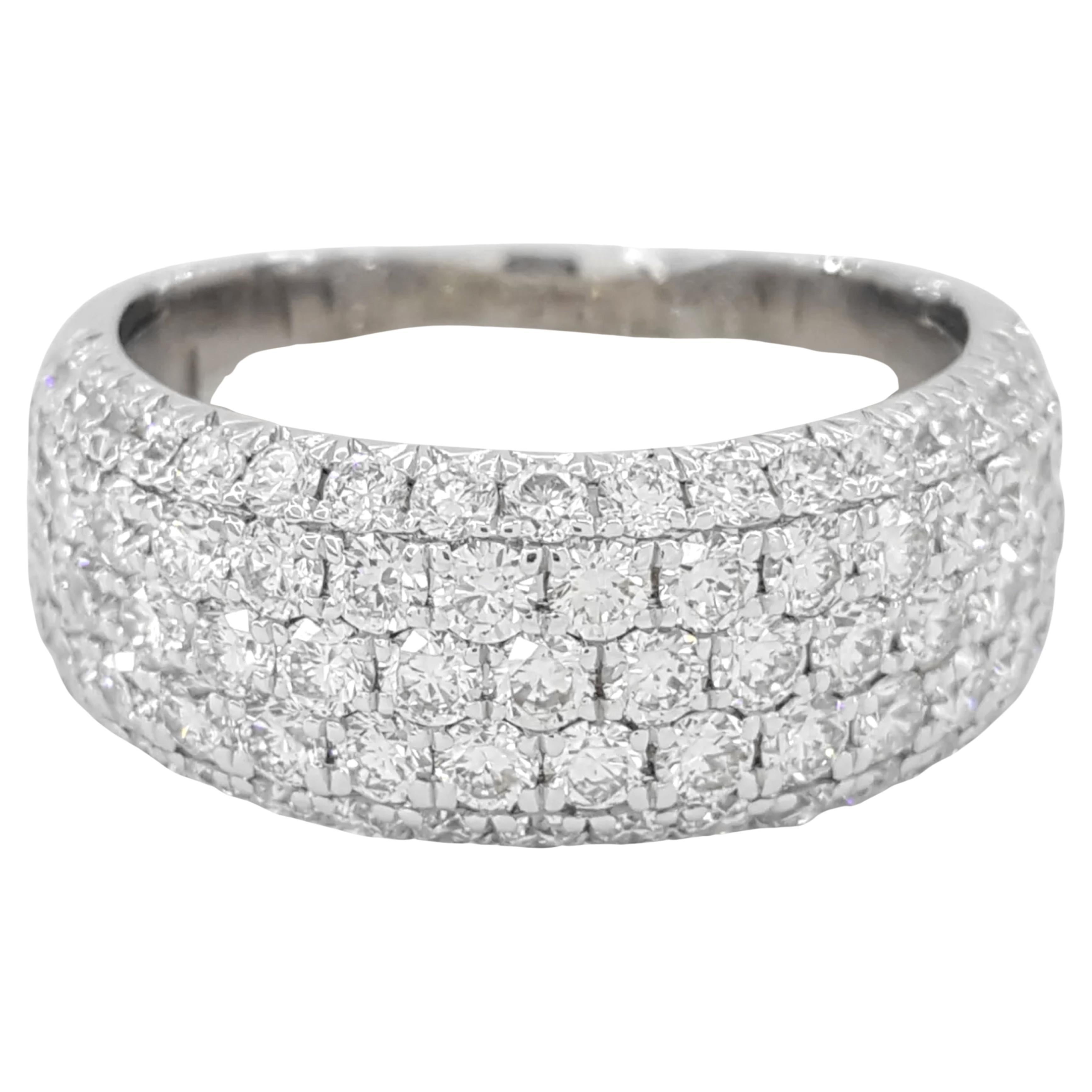 Anello a mezzo cerchio con diamante tondo taglio Brilliante da 2 carati con pavé a cinque file In condizioni Nuovo in vendita a Chicago, IL