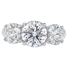 2 Carat Round Brilliant Diamond Ring Brilliant White 18K Gold Classic Statement