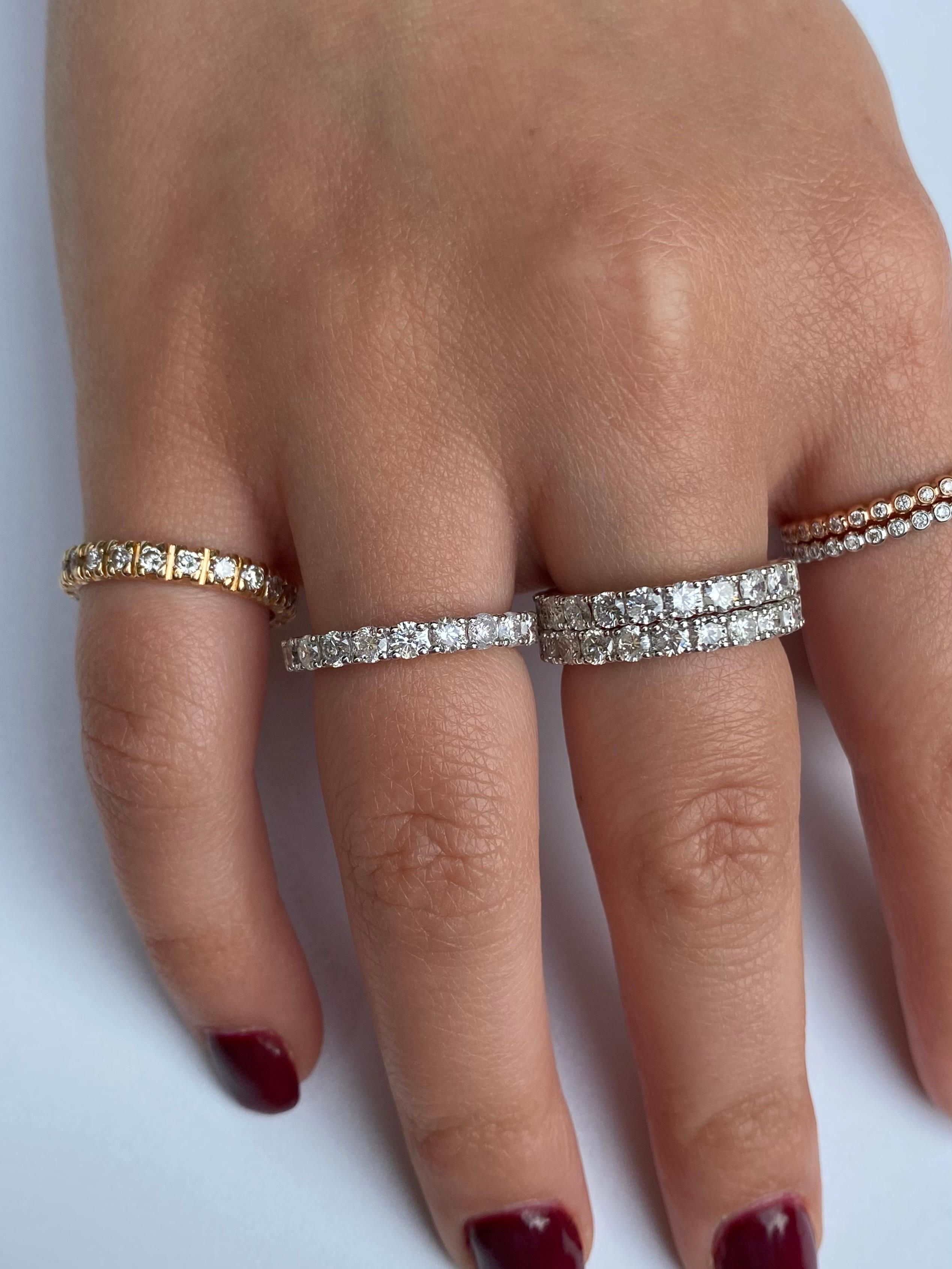 Bracelet d'éternité complet en or blanc 18 carats avec diamants taille ronde de 2 carats en vente 3