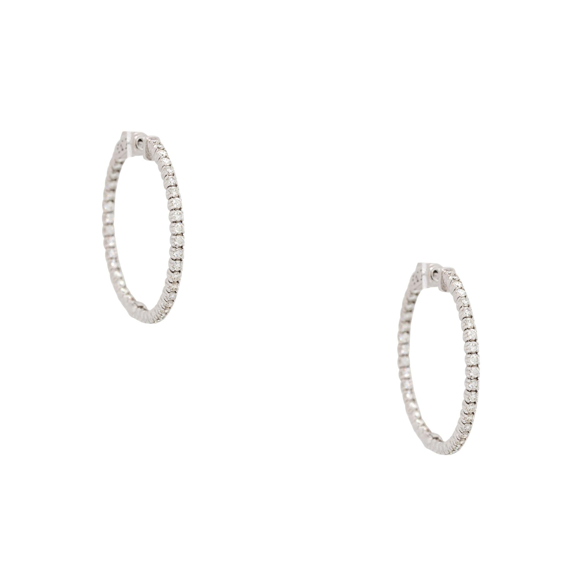 Taille ronde Boucles d'oreilles avec diamants ronds de 2 Carat Inside Out 14 Karat En stock en vente