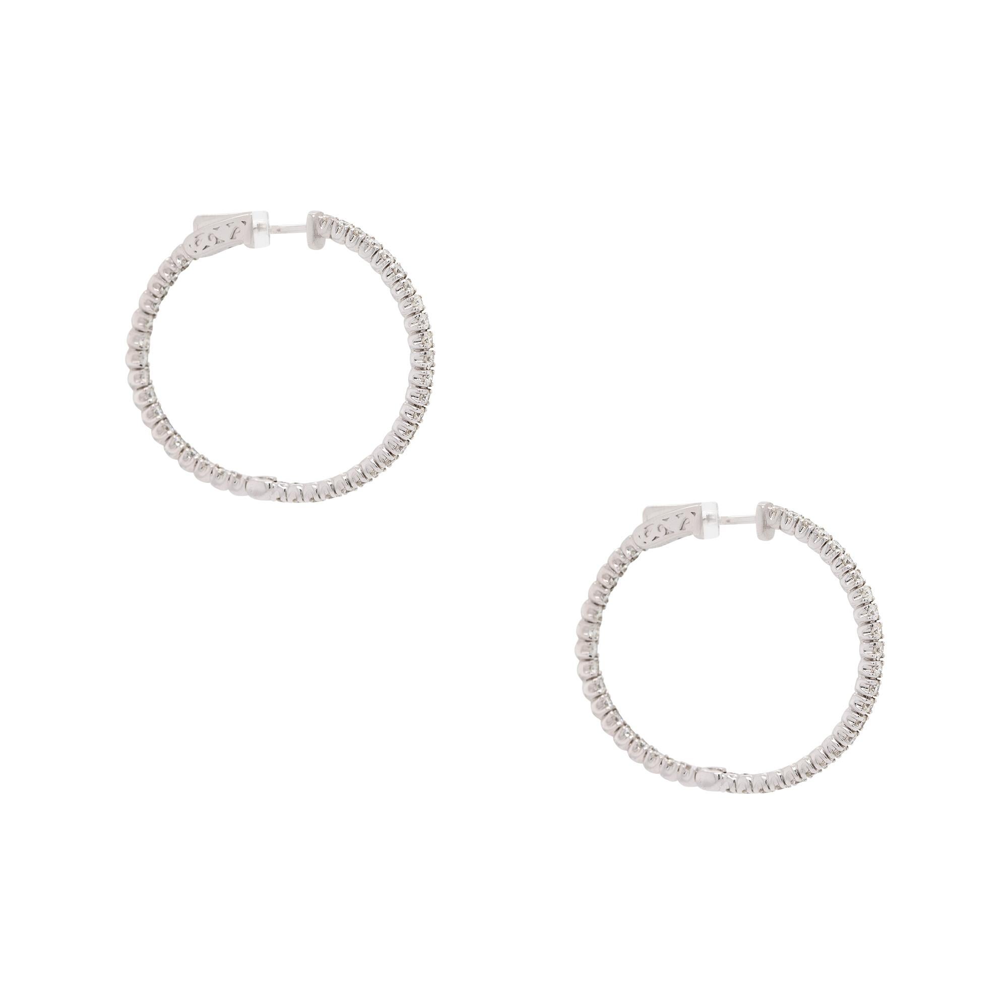 Orecchini con diamante rotondo da 2 carati 14 carati In magazzino In condizioni ottime in vendita a Boca Raton, FL