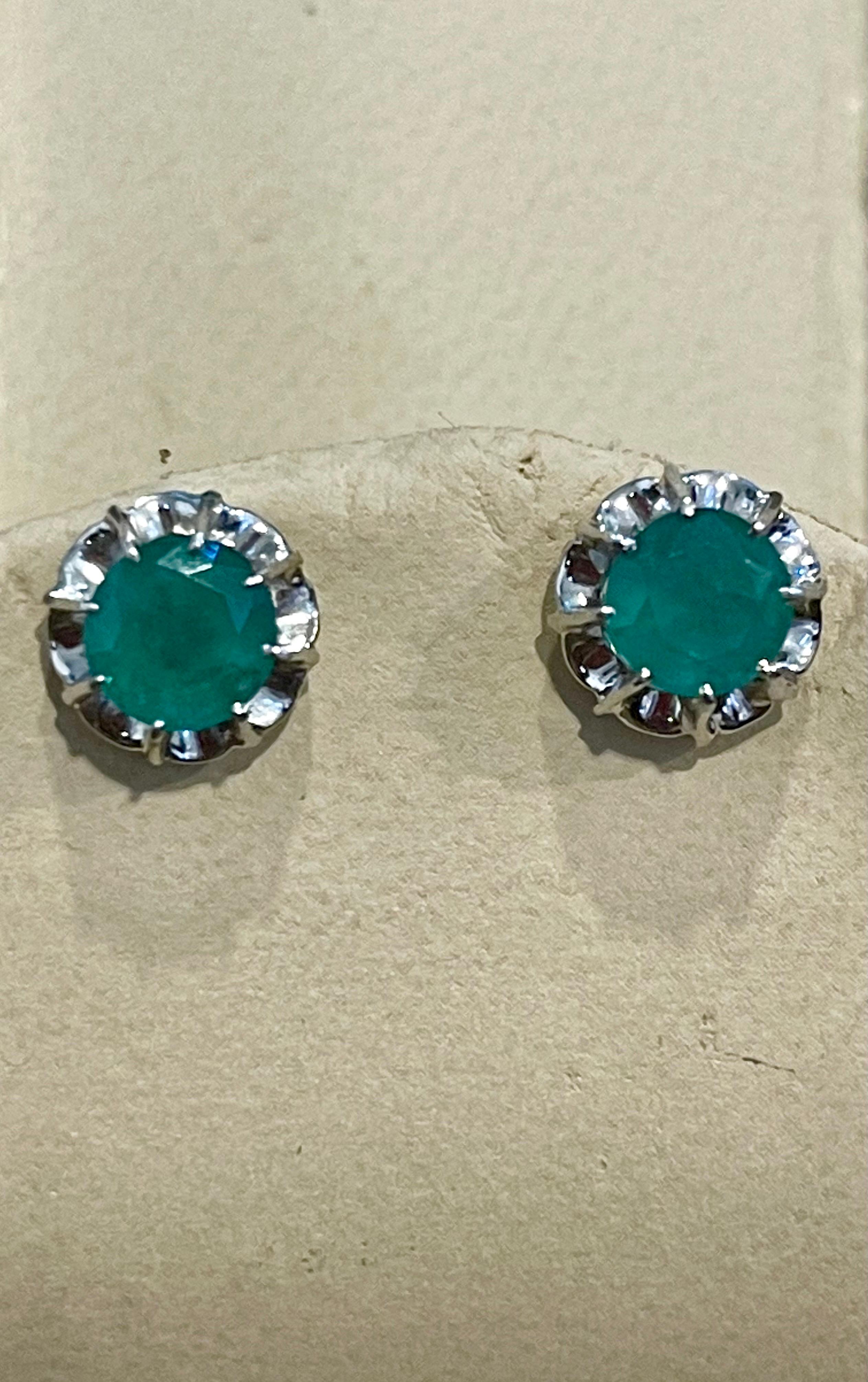2 Carat Round Natural Emerald Stud Post Earrings 18 Karat White Gold In Excellent Condition For Sale In New York, NY