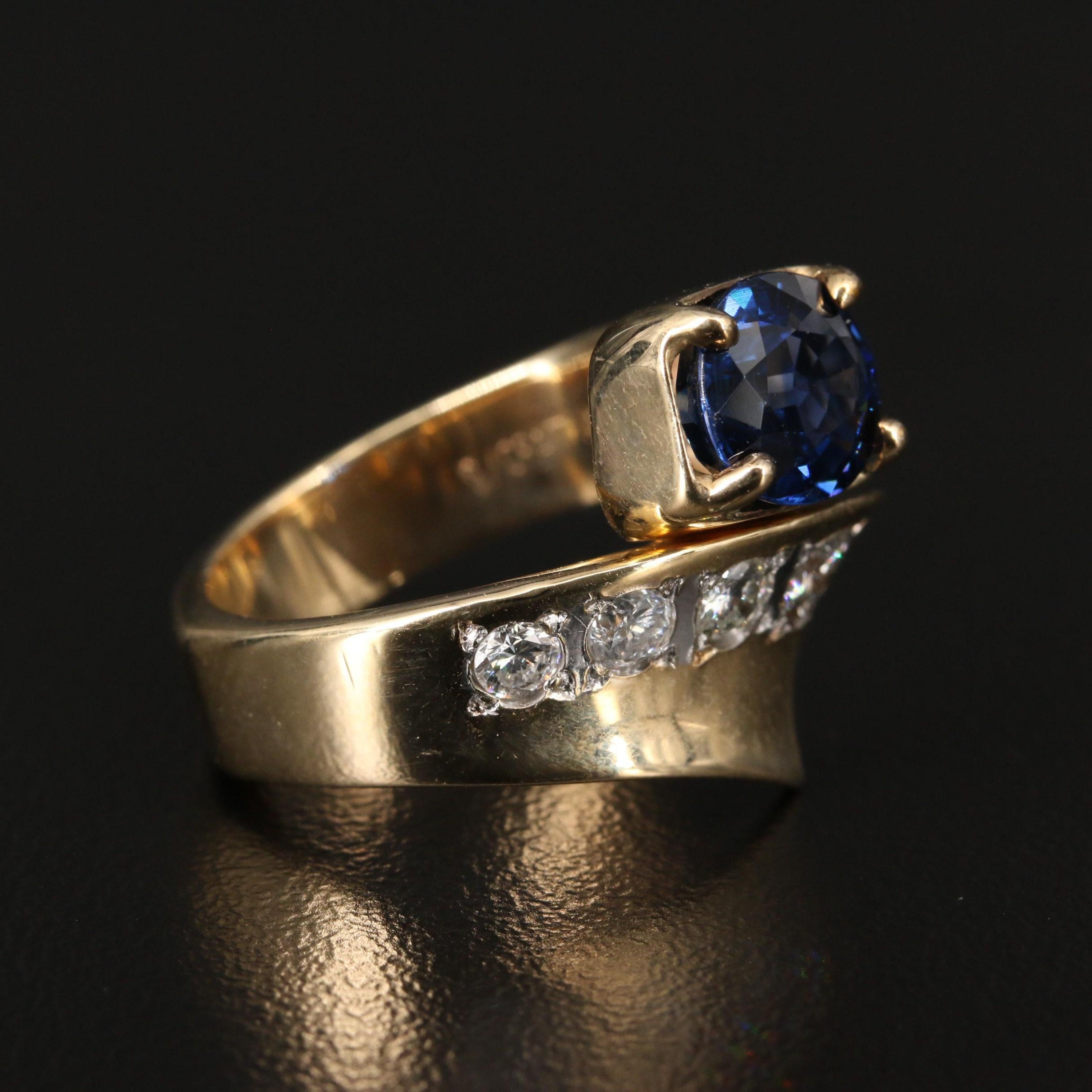En vente :  Alliance de fiançailles victorienne en saphir 2,2 carats et halo de diamants 3