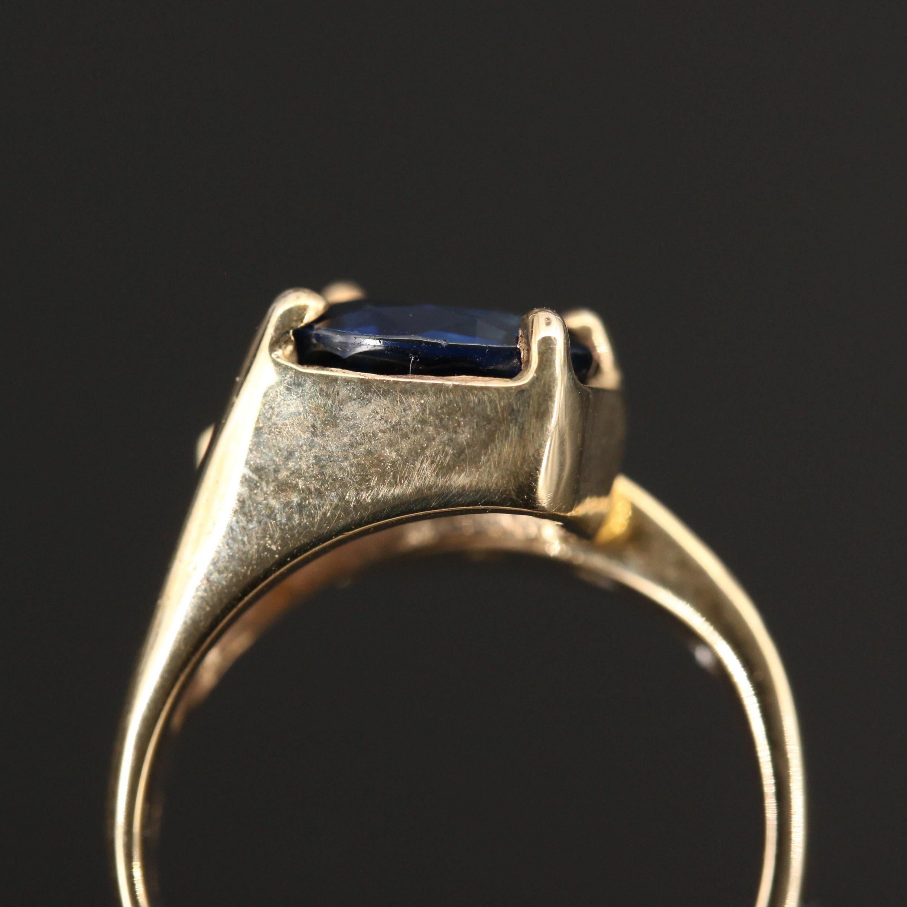 En vente :  Alliance de fiançailles victorienne en saphir 2,2 carats et halo de diamants 5