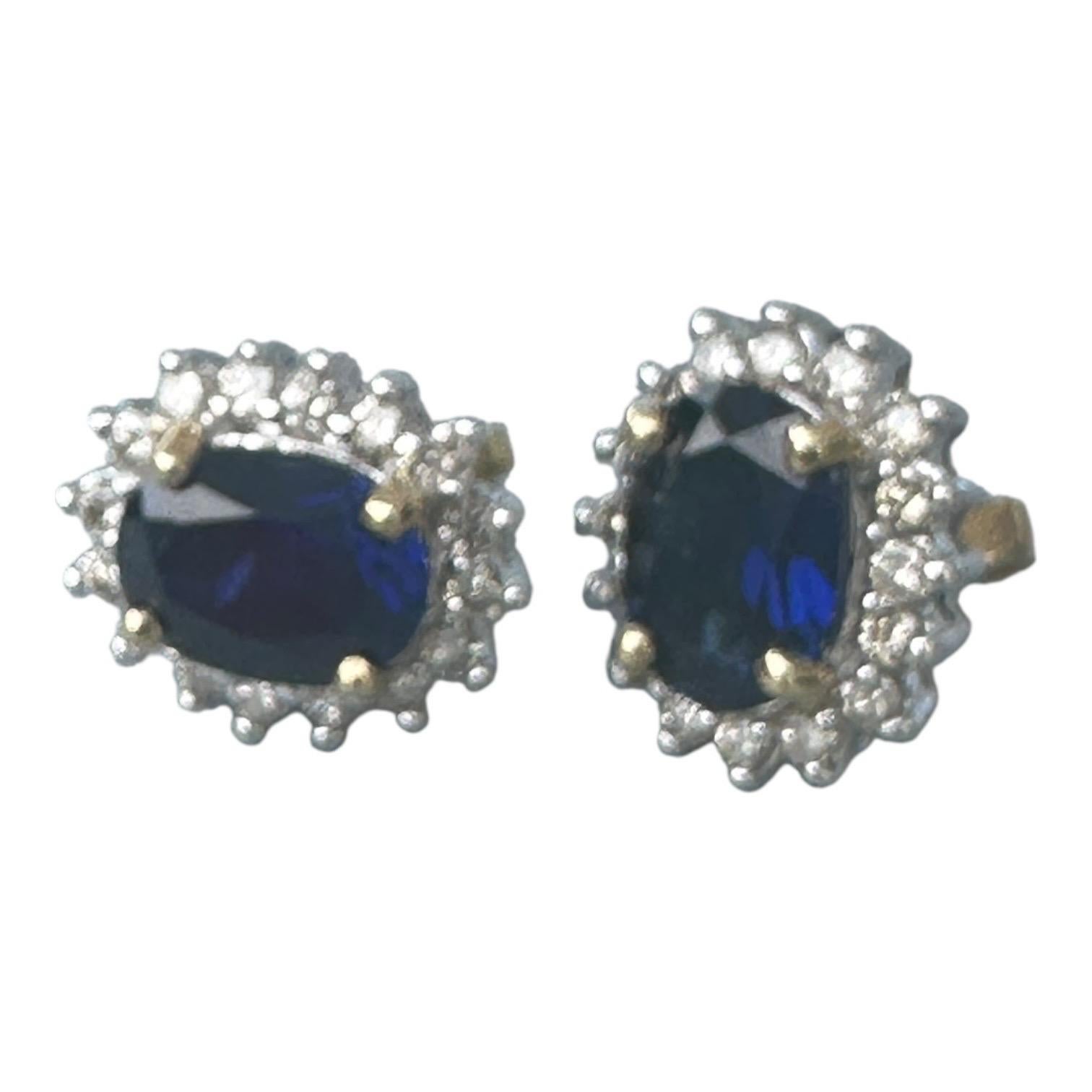 2 Karat Saphir-Diamant, Halo-Ohrstecker, zweifarbiges Gold (Ovalschliff) im Angebot