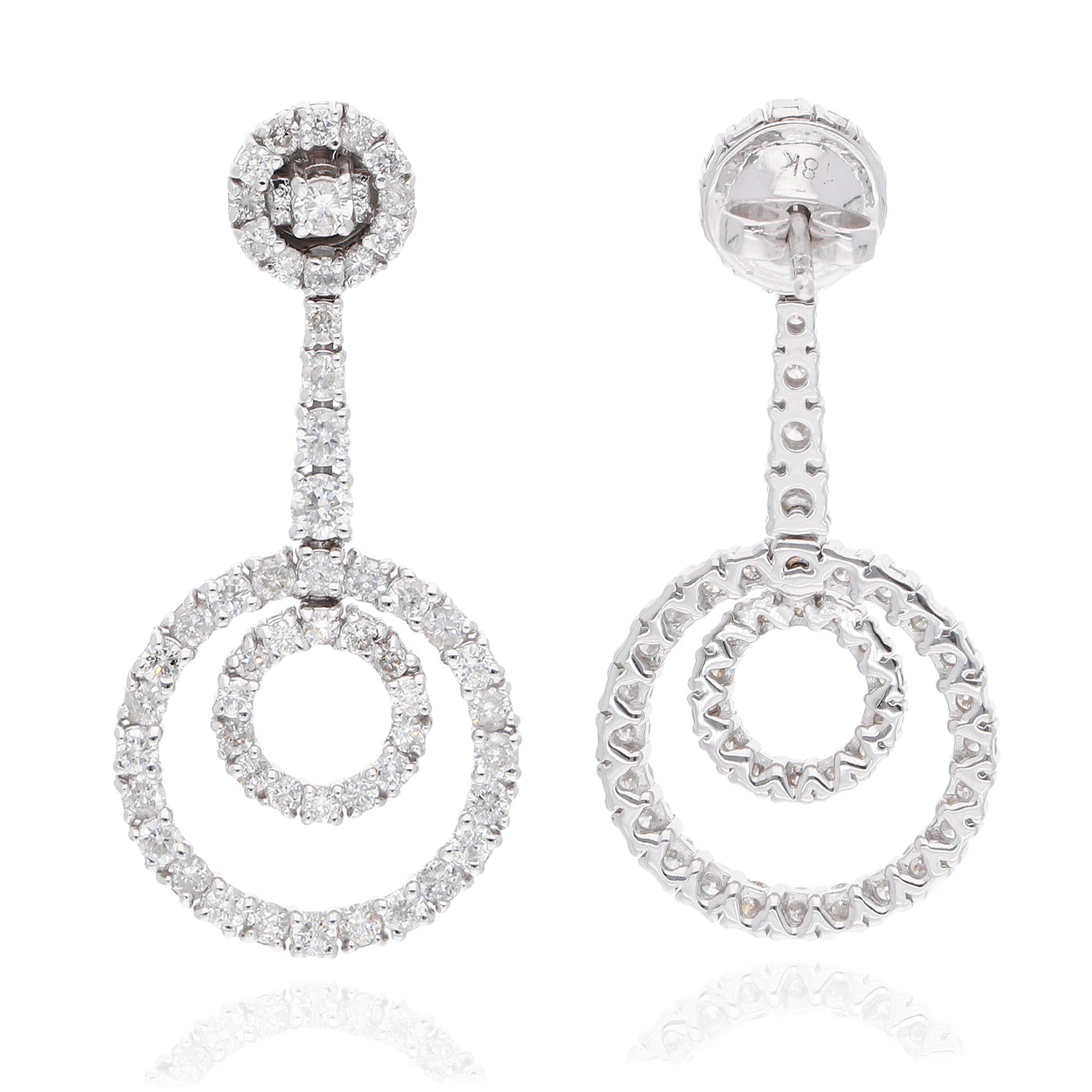 Diese exquisiten Ohrringe sind aus 18-karätigem Gold gegossen und mit 2,05 Karat funkelnden Diamanten besetzt.

FOLLOW SPECTRUM JEWELS Storefront, um die neueste Collection'S und exklusive Stücke zu sehen. Spectrum Jewels ist stolz darauf, ein Top
