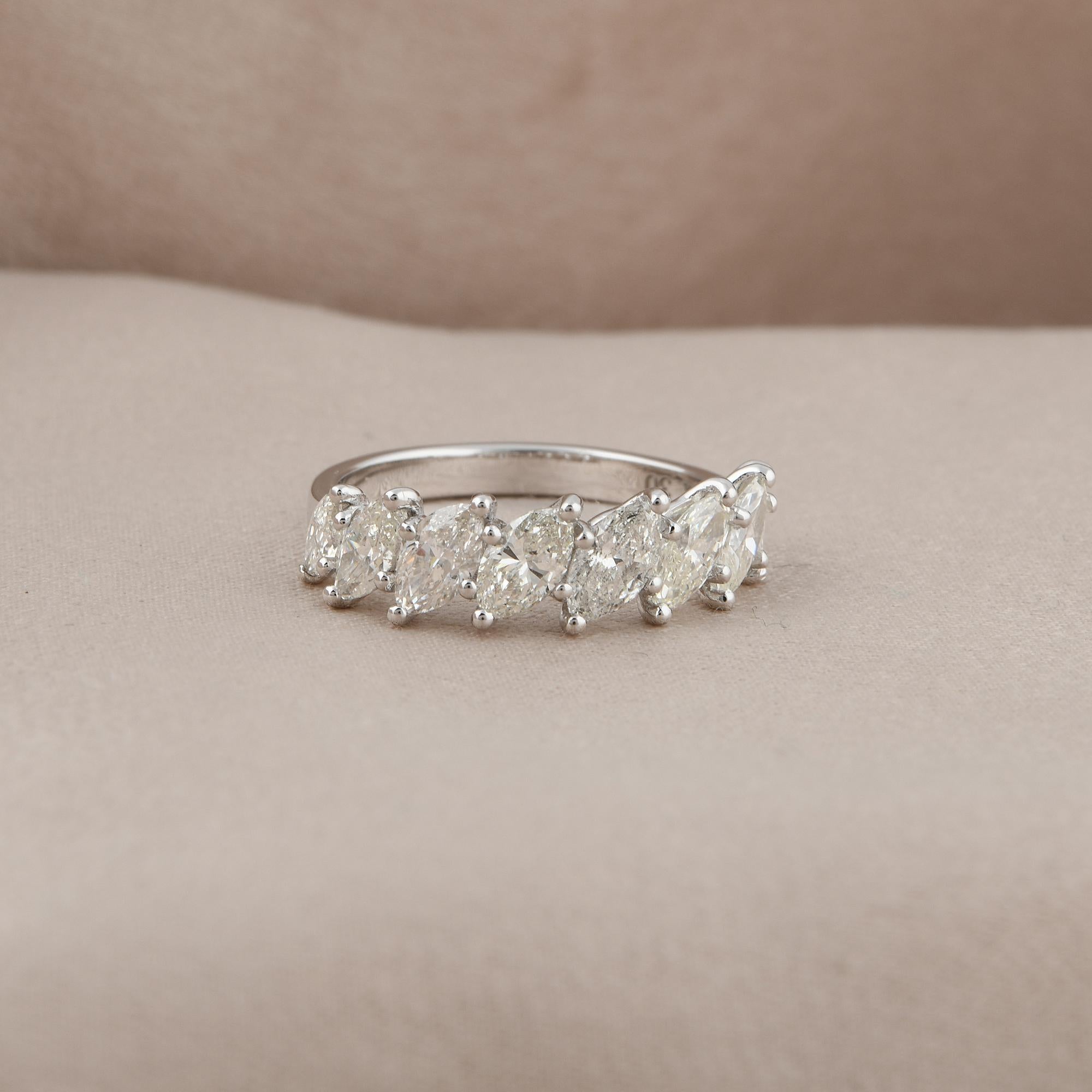 Moderne Bague à demi-anneau en or blanc 14 carats avec diamant marquise de 2 carats de pureté SI en vente