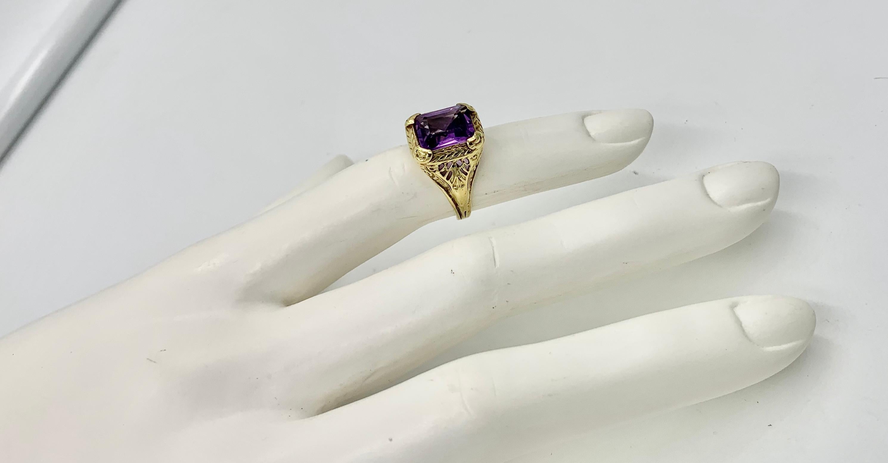 2 Carat Siberian Amethyst Ring 14 Karat Yellow Gold 7