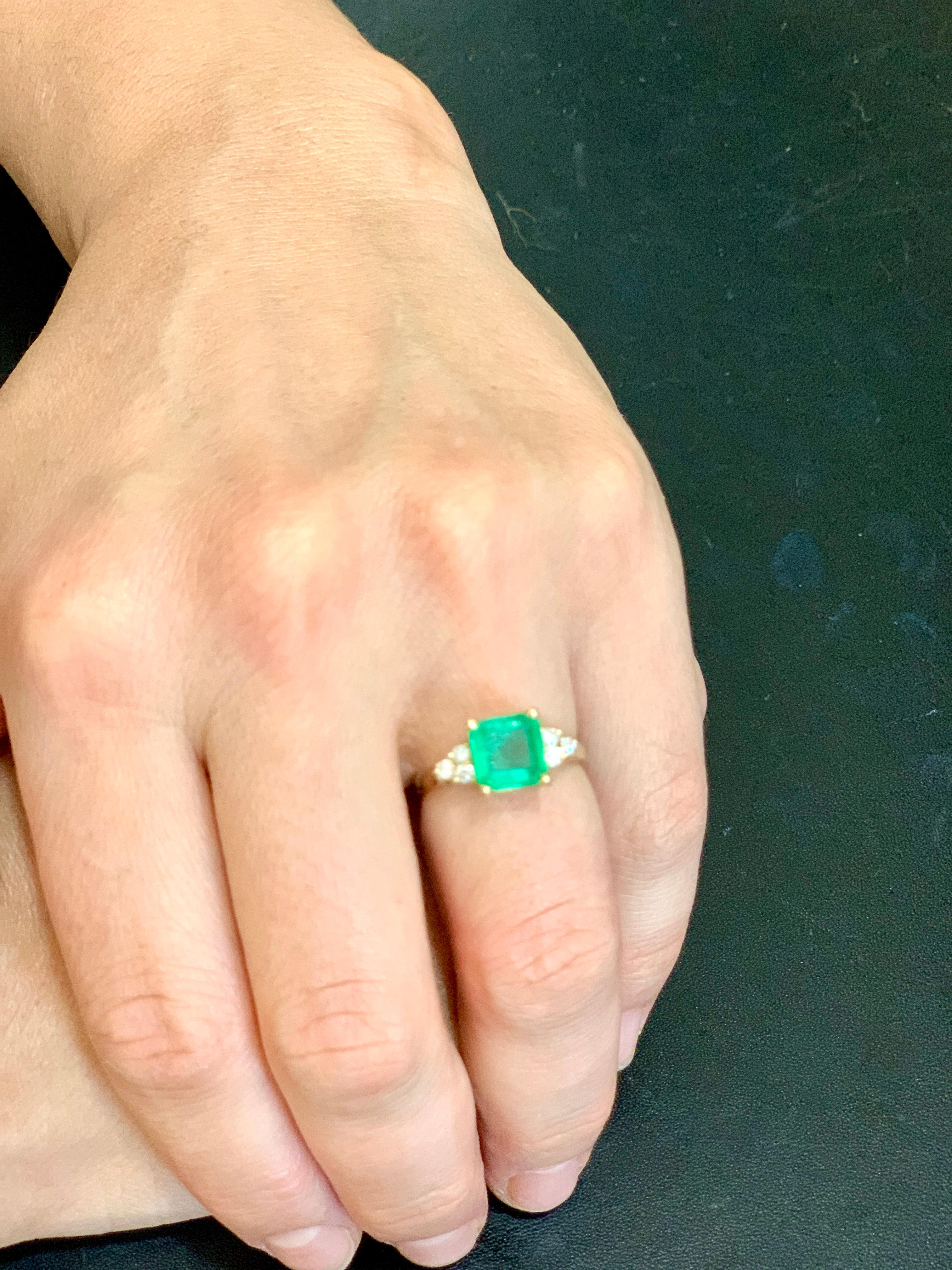2 Carat Square Cut Emerald and 0.25 Carat Diamond Ring 14 Karat Yellow Gold 4